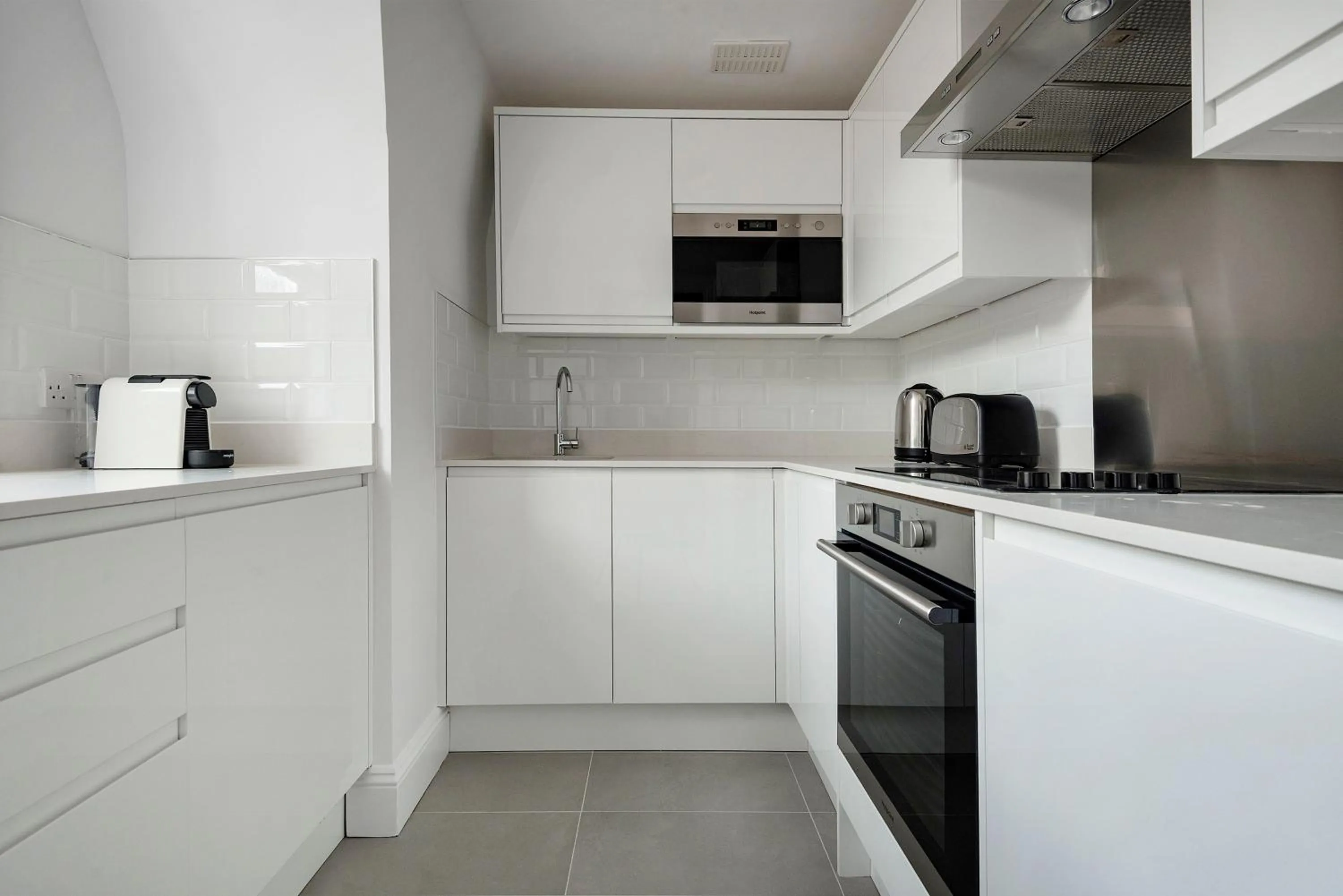 Kitchen or kitchenette in 3 Sloane Gardens