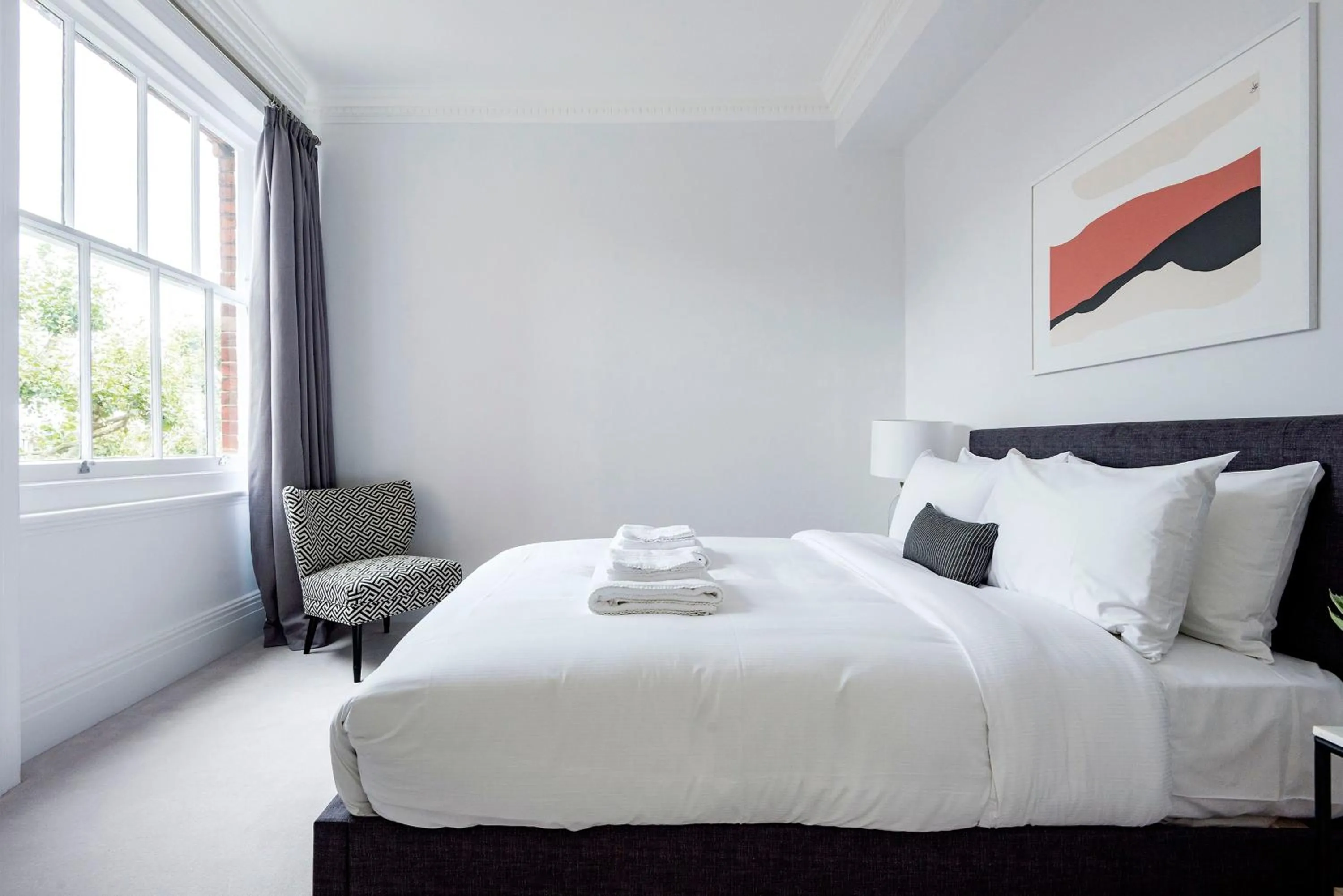 Bedroom, Bed in 3 Sloane Gardens