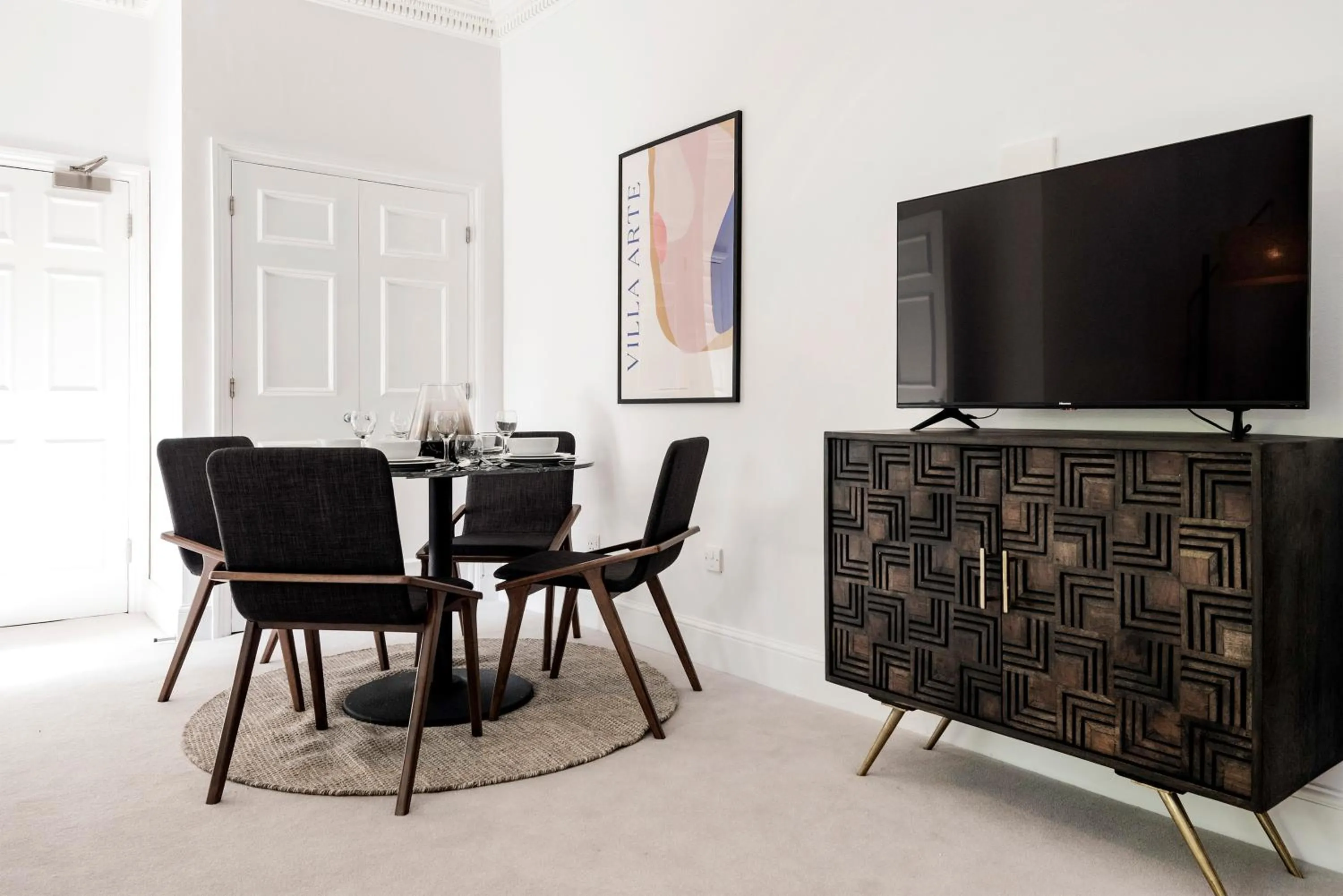 Dining area in 3 Sloane Gardens