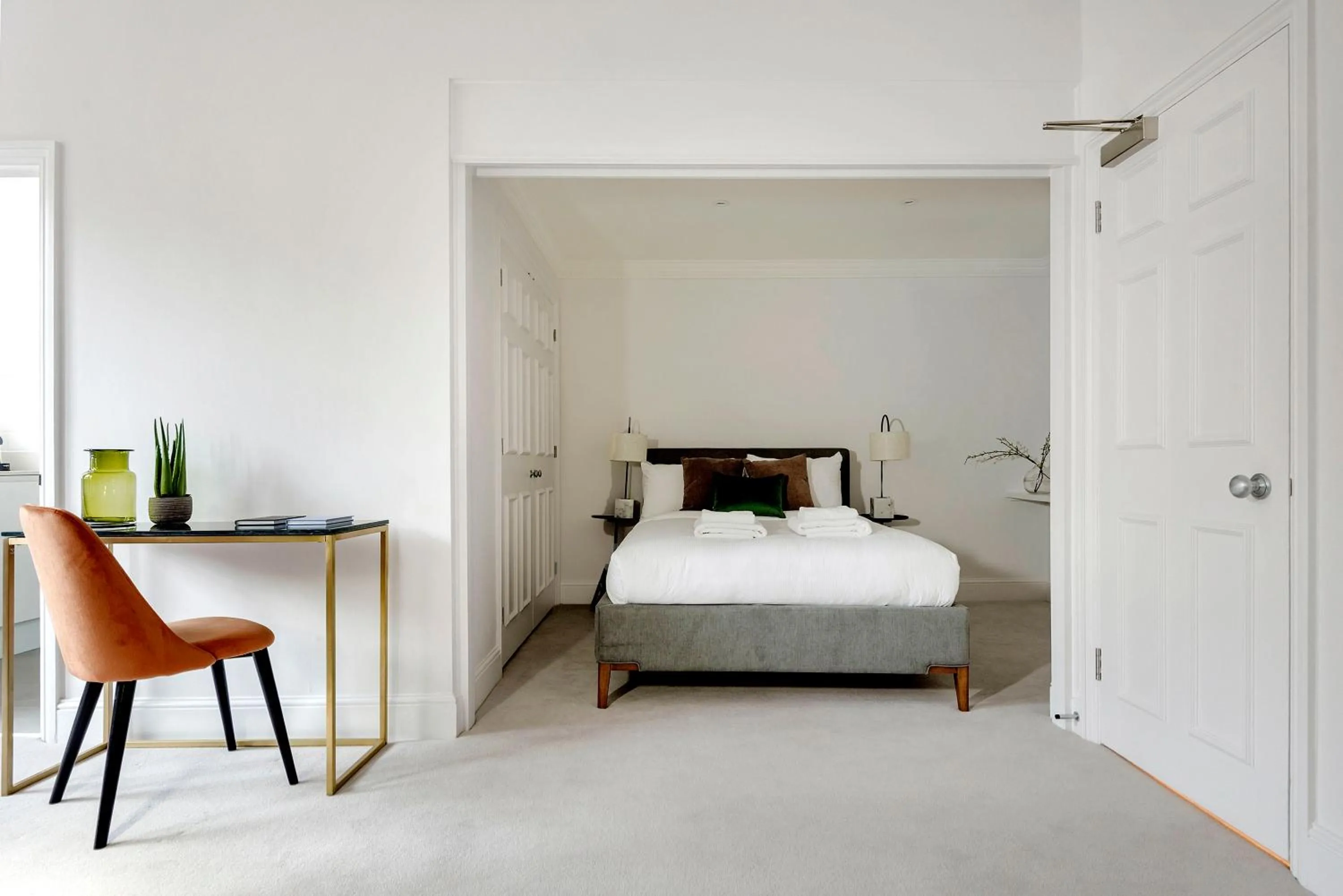 Bed in 3 Sloane Gardens