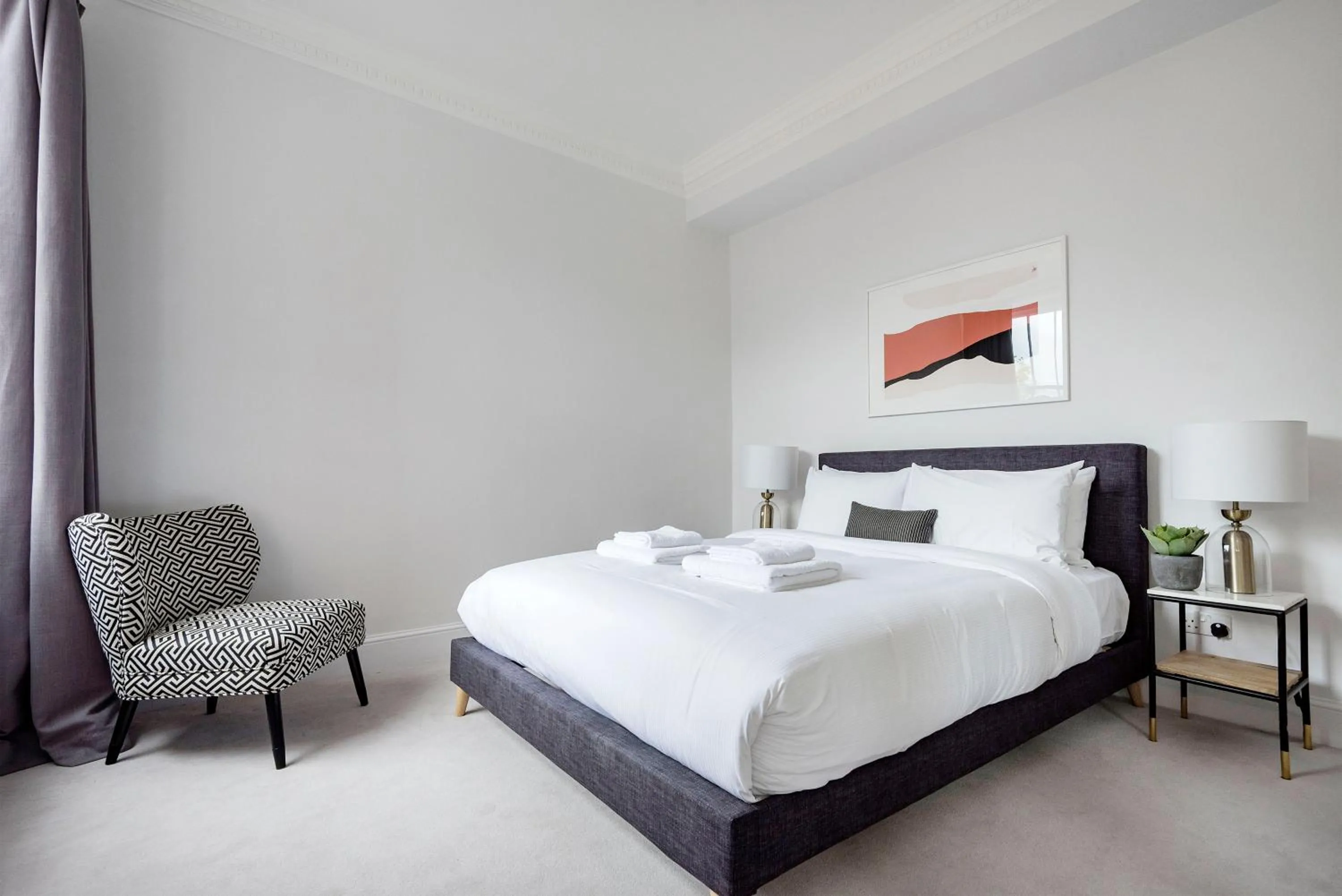 Bed in 3 Sloane Gardens