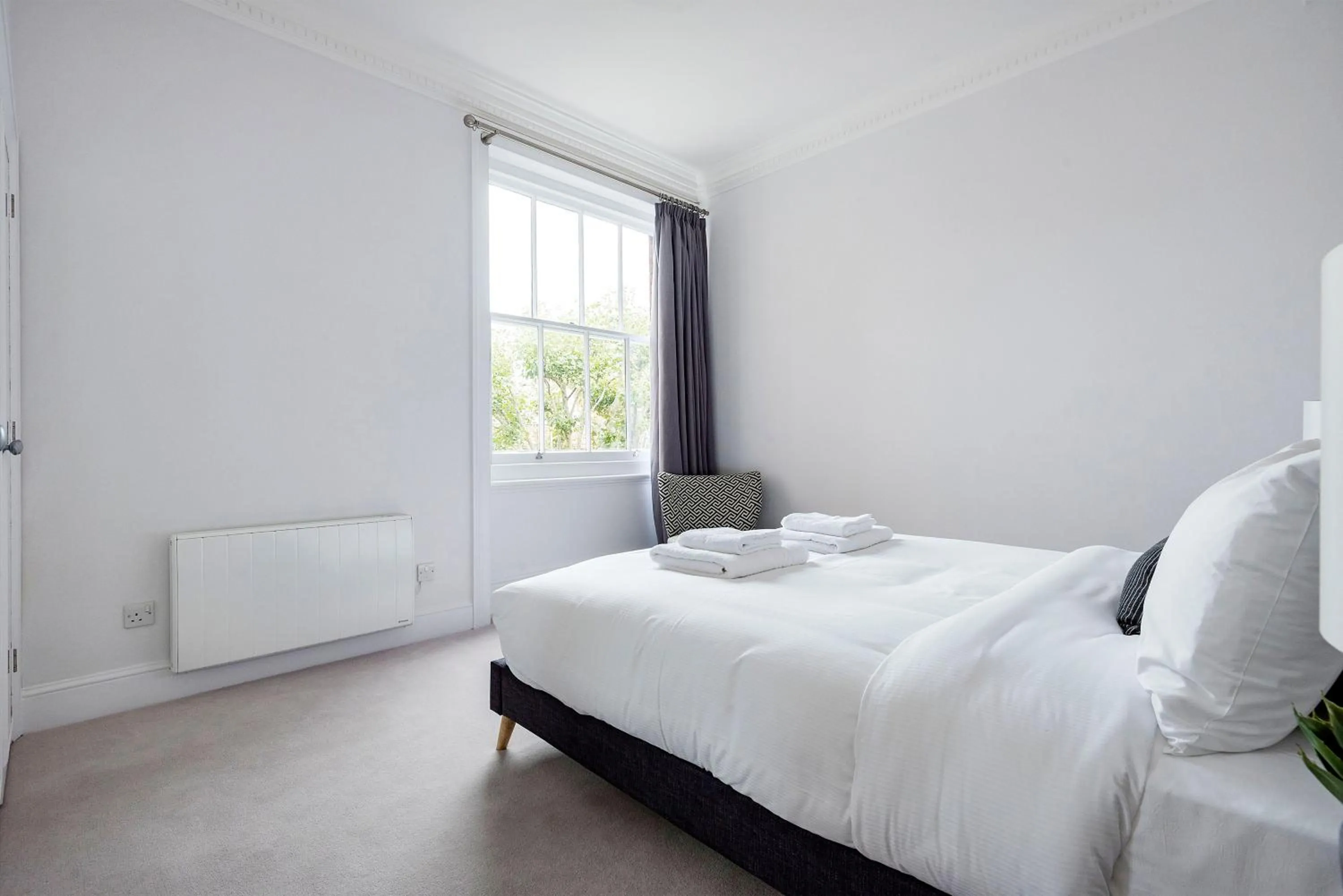 Bed in 3 Sloane Gardens