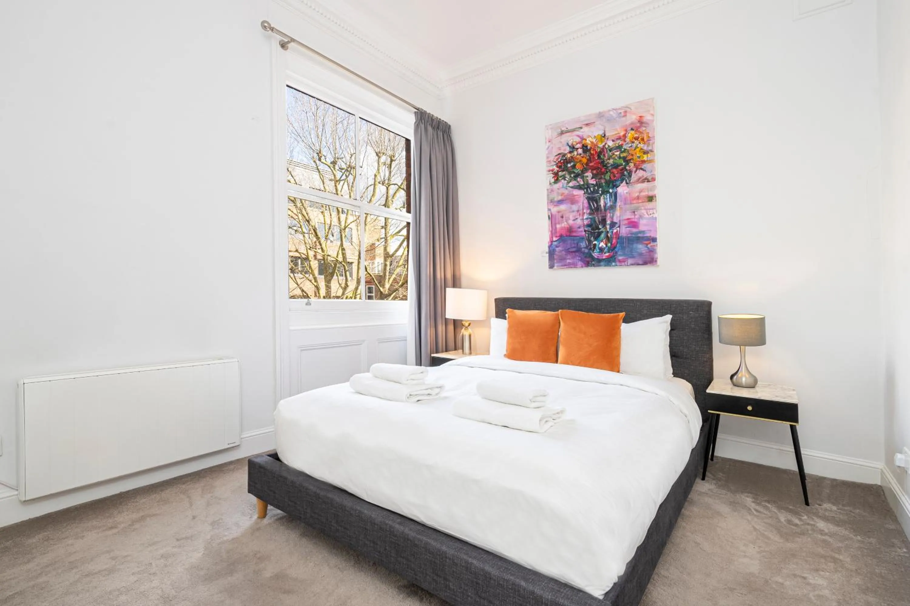 Bedroom, Bed in 3 Sloane Gardens