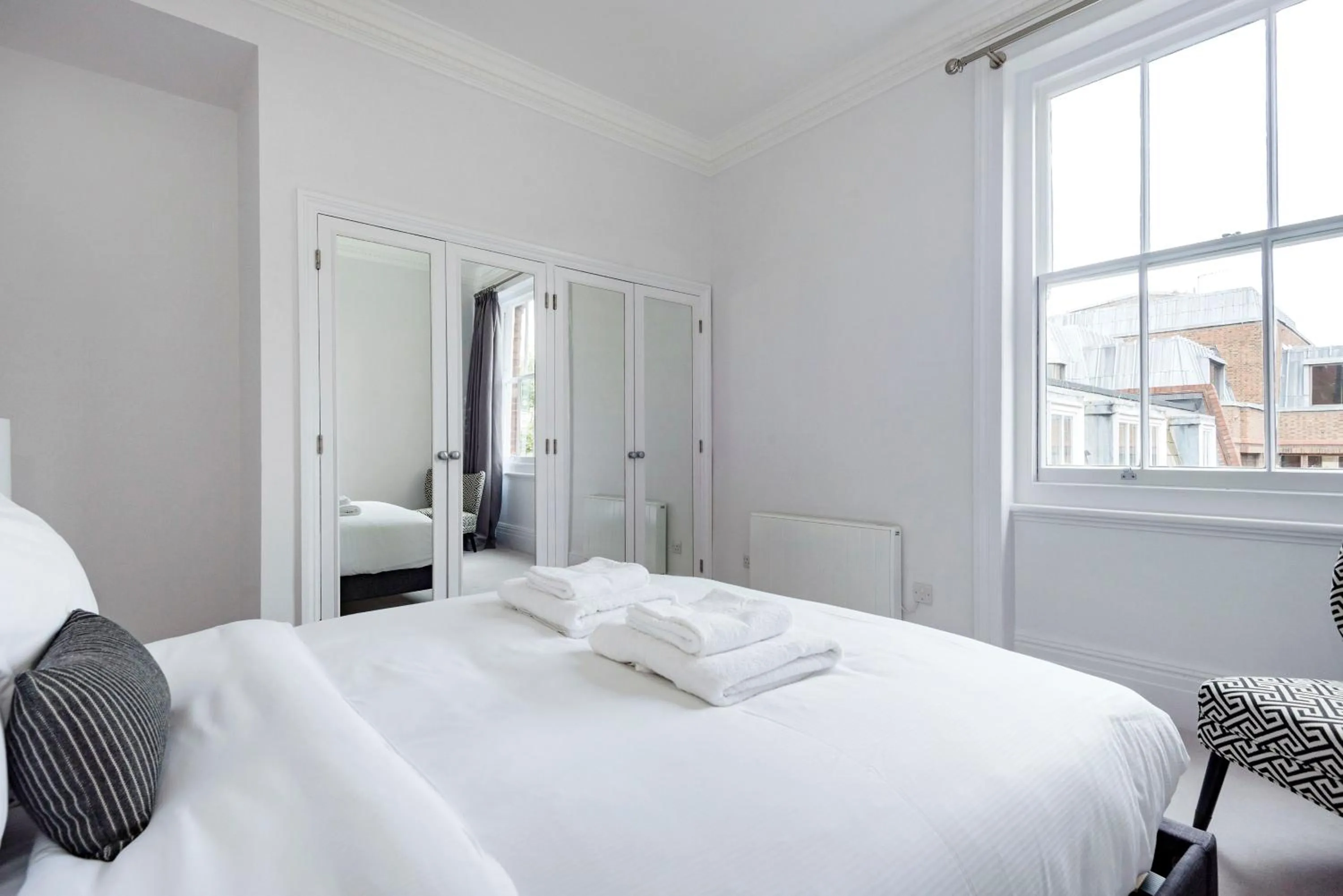 Bed in 3 Sloane Gardens