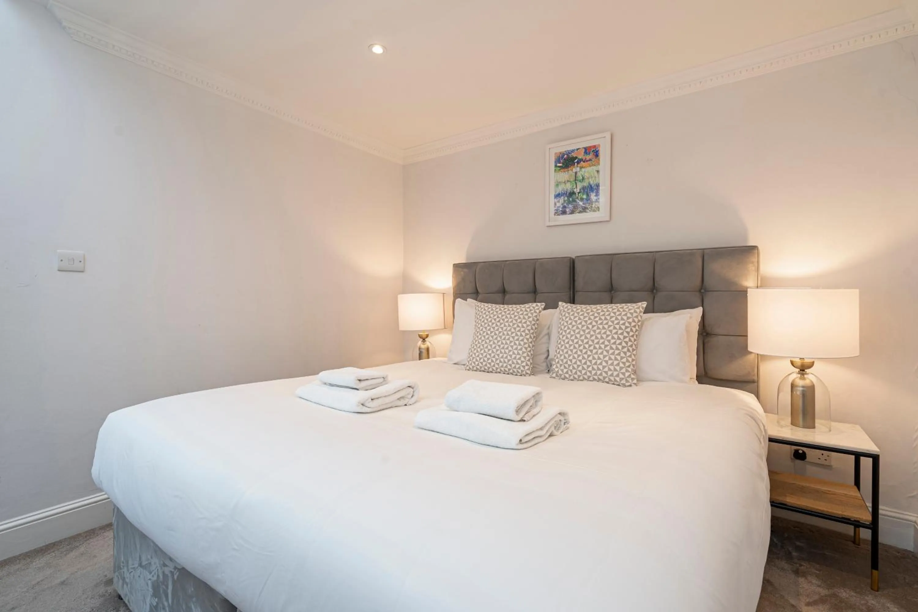 Bedroom, Bed in 3 Sloane Gardens