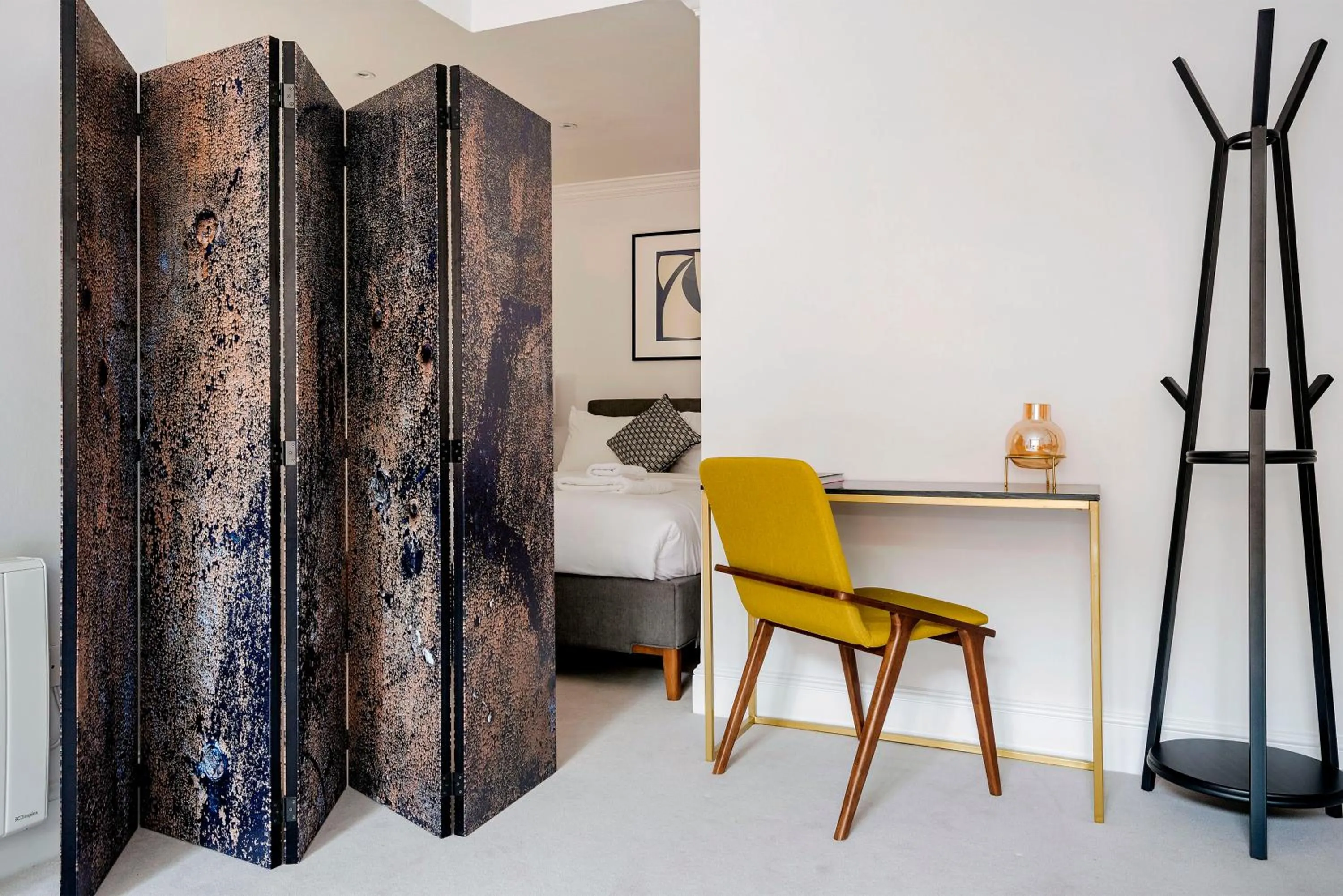 Bed in 3 Sloane Gardens