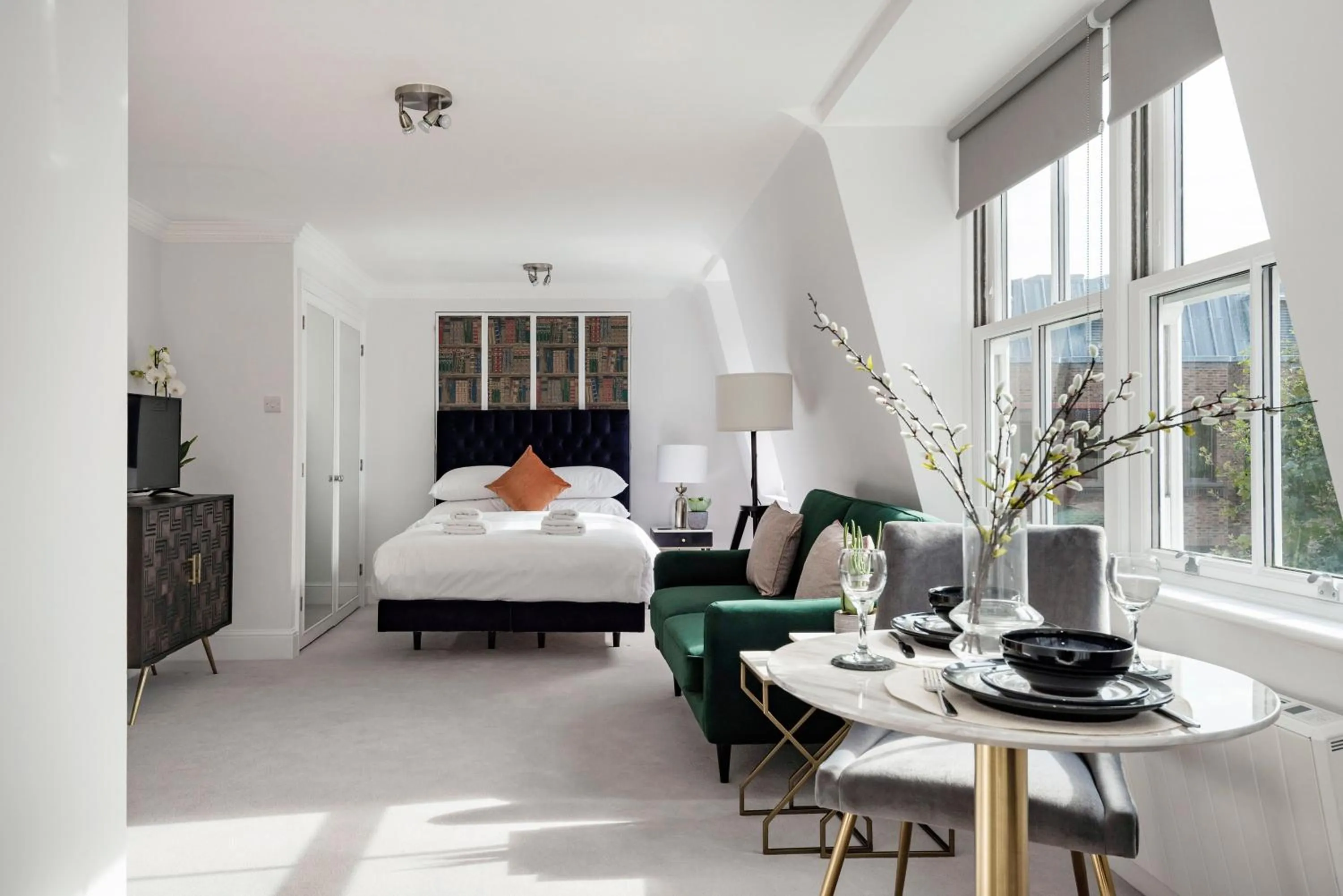 Living room, Bed in 3 Sloane Gardens