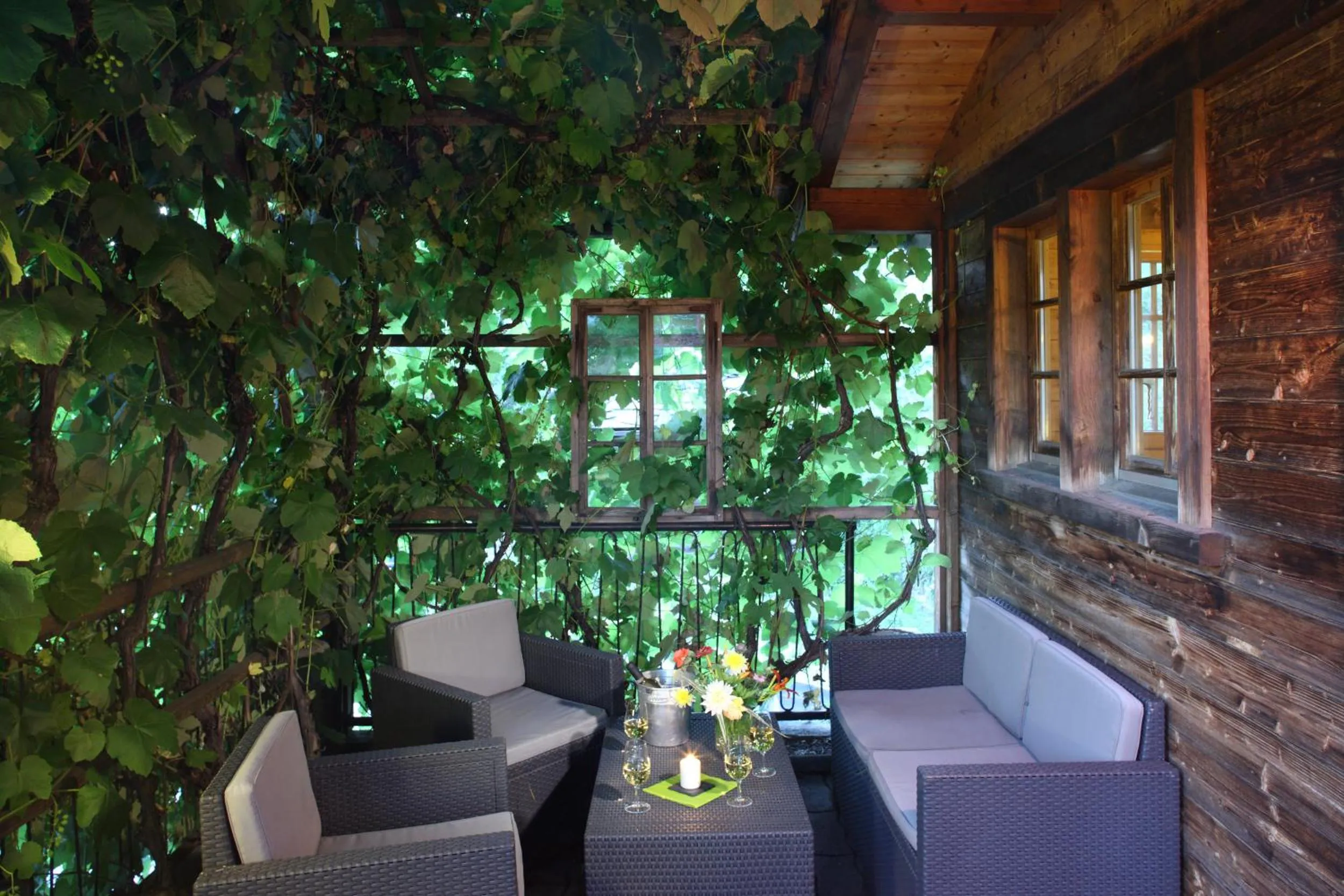 Restaurant/places to eat, Balcony/Terrace in VISP erblick H O T E L AUSSERBERG Early & Late Check-in