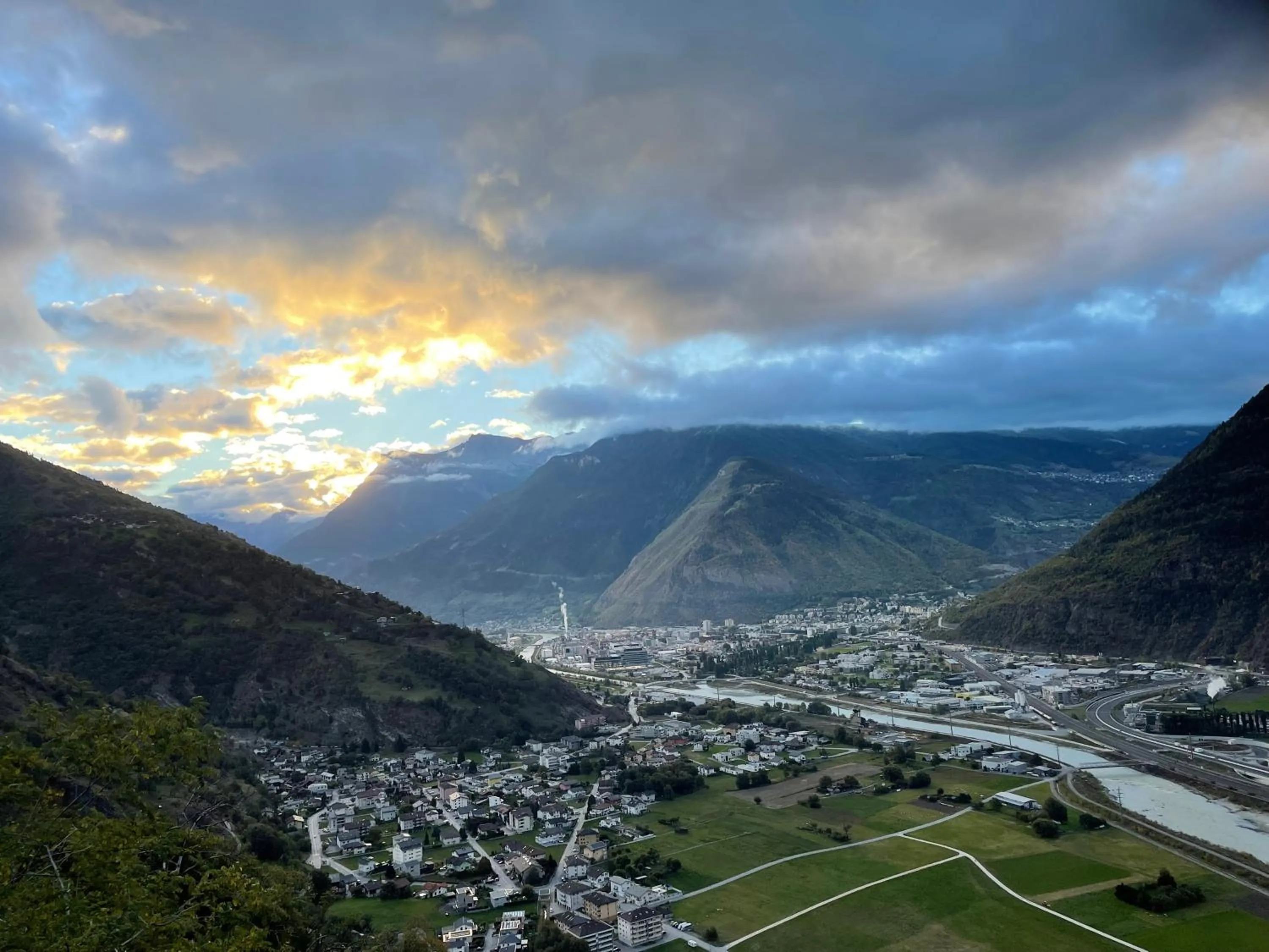 Mountain view in VISP erblick H O T E L AUSSERBERG Early & Late Check-in