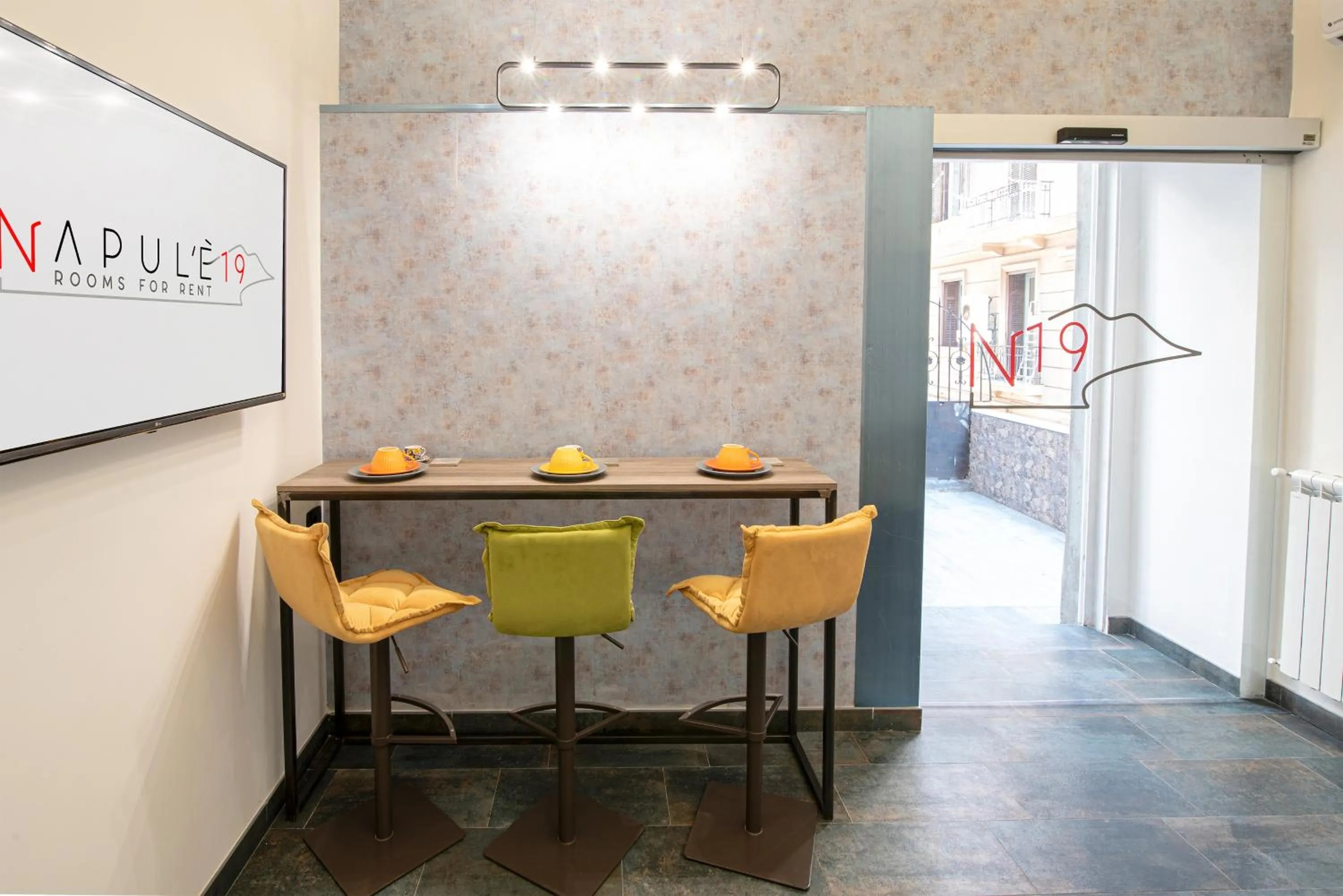 Communal lounge/ TV room in Napul'è 19
