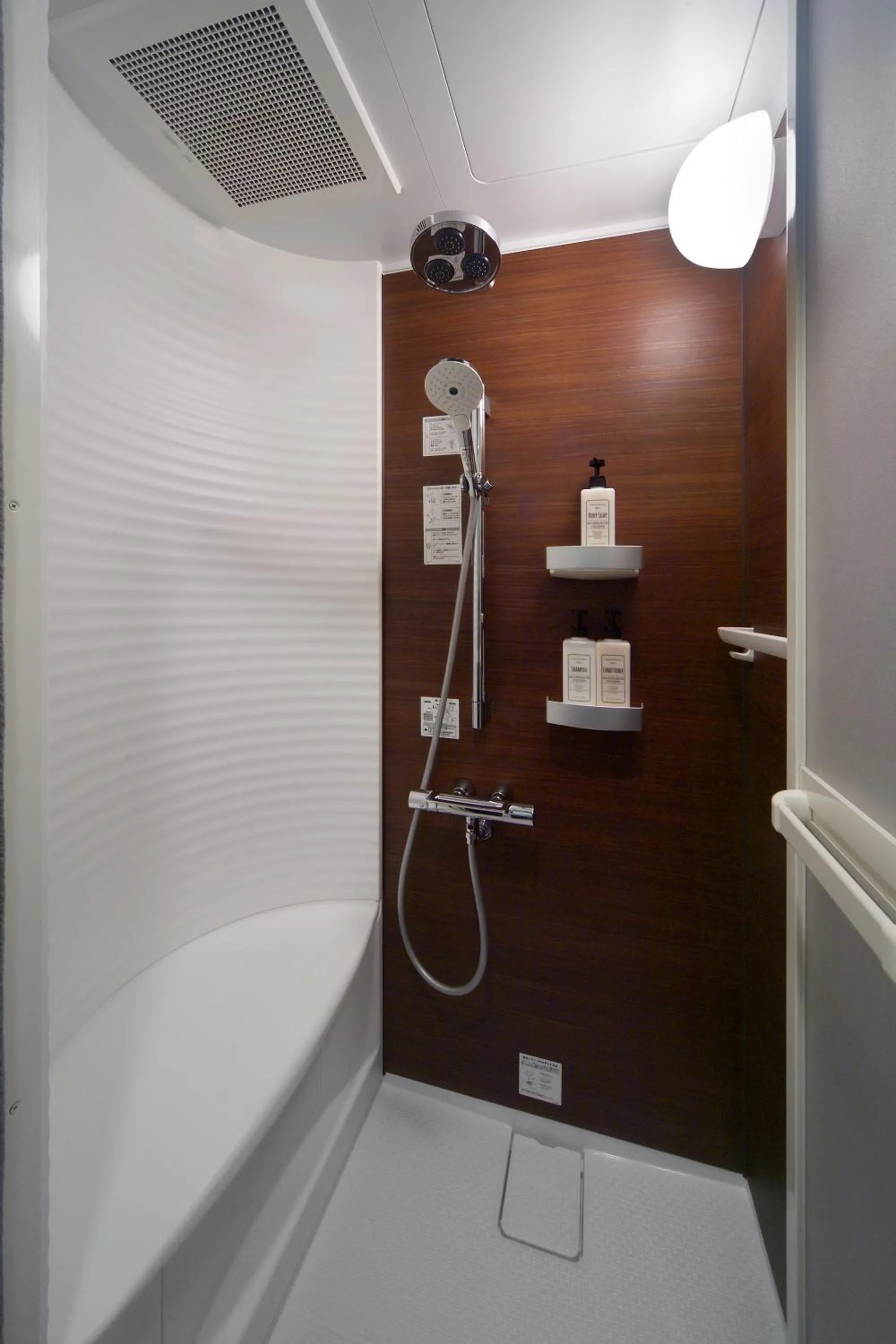 Shower in Prime Suites Tokyo