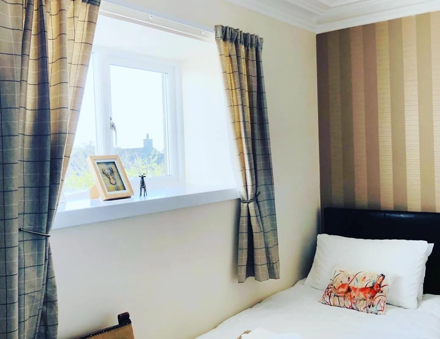 Bed in The Aberdeen Arms Hotel