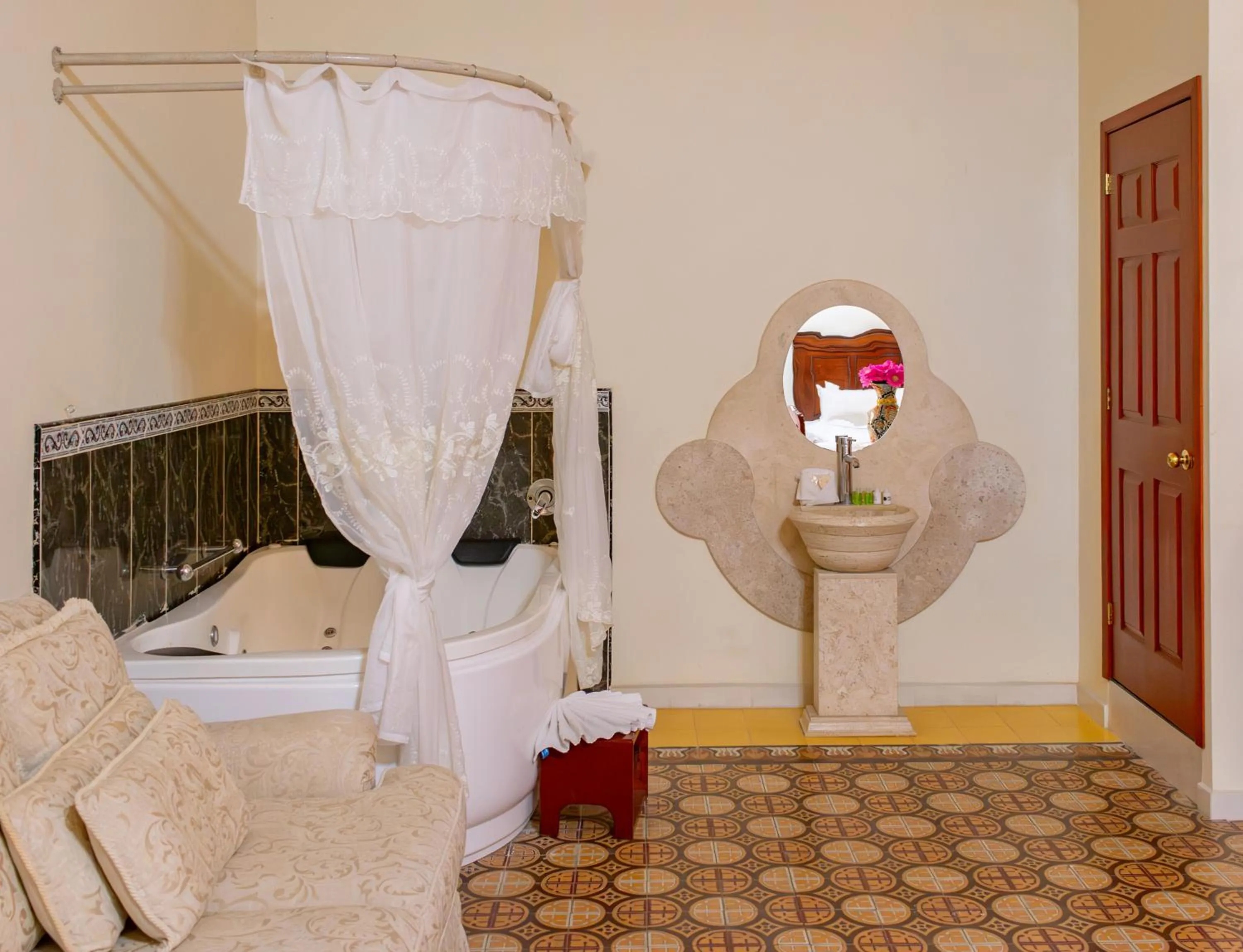 Hot Tub, Bed in HOTEL CASONA MISIONES