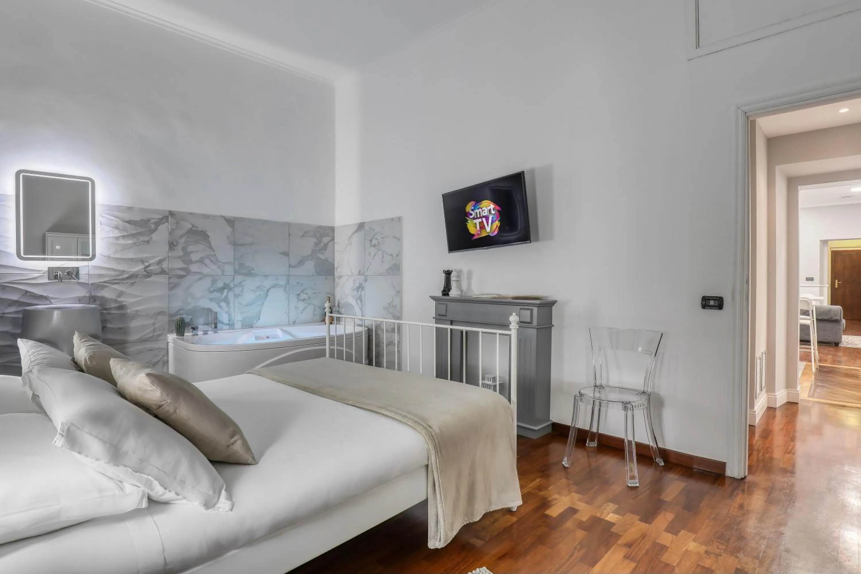 Communal lounge/ TV room, Bed in ATRHOME Frattina Luxury