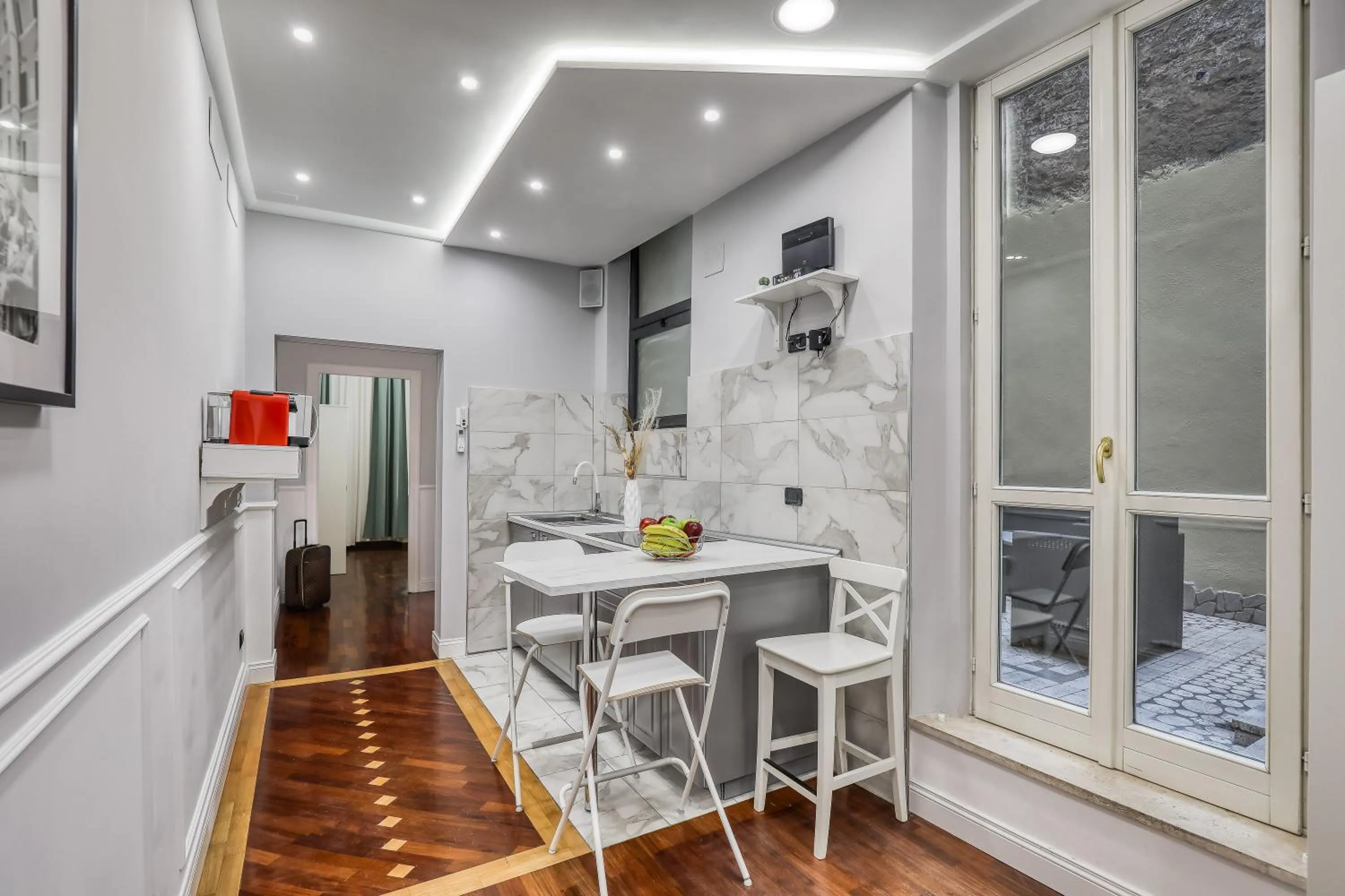 Communal lounge/ TV room in ATRHOME Frattina Luxury