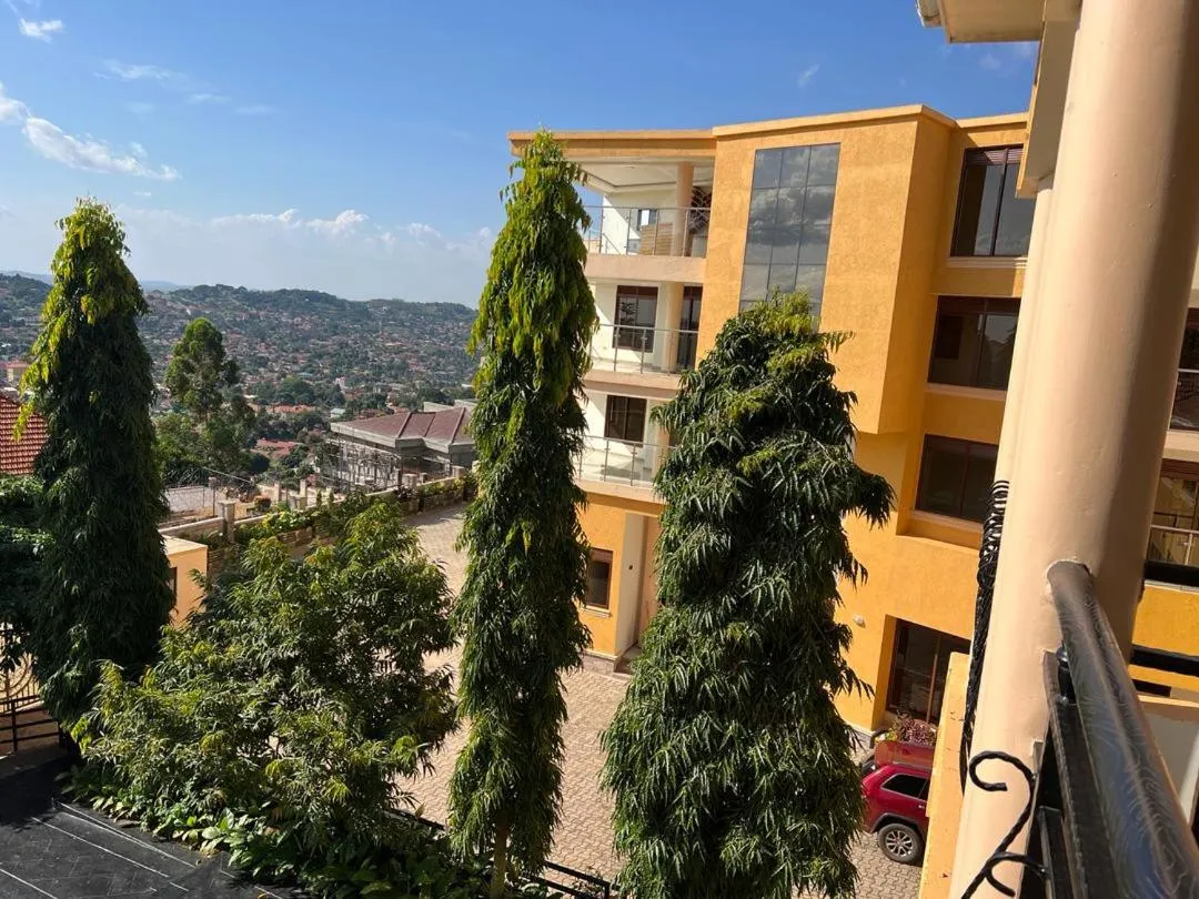 Day in Precious Villas Lubowa