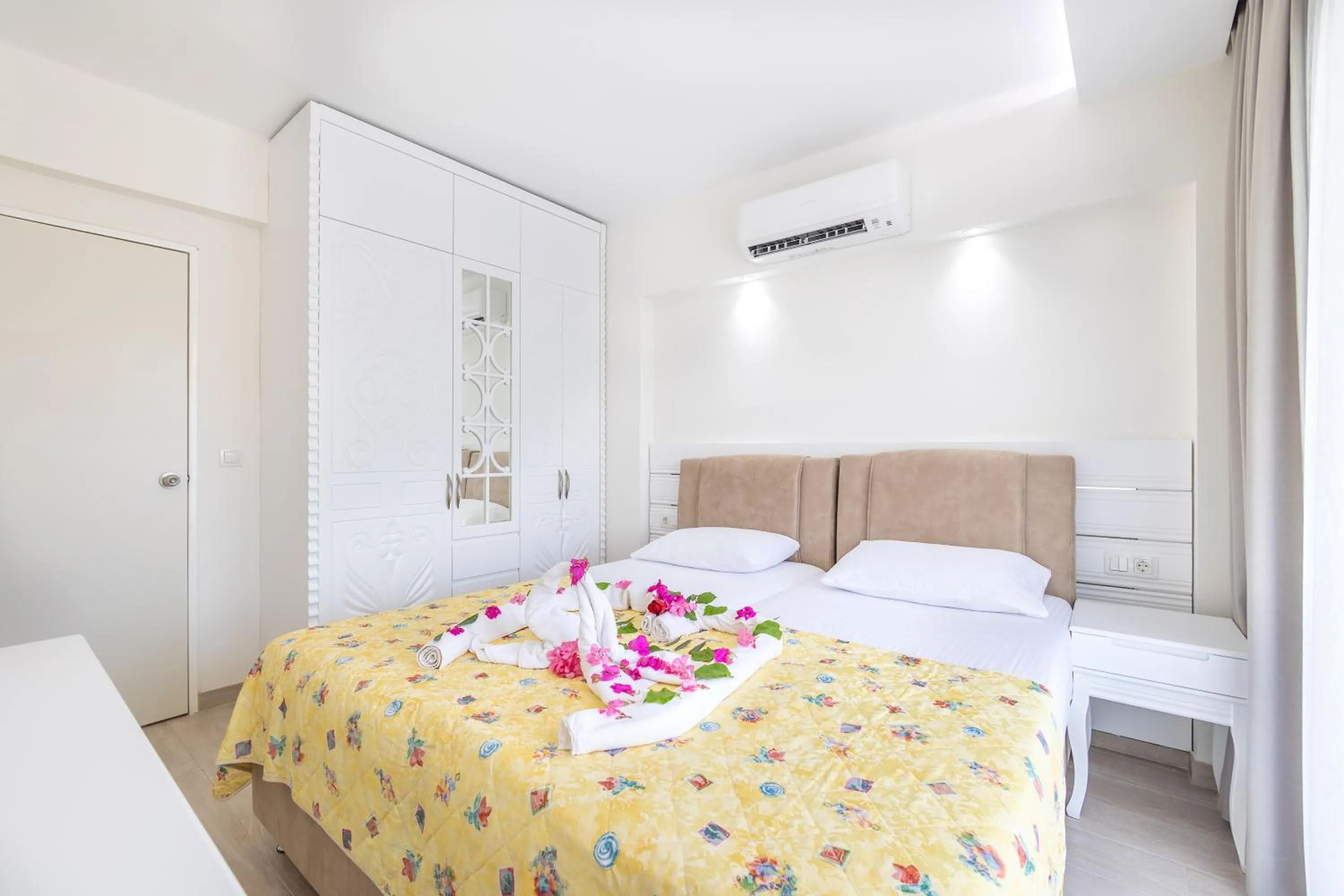 Bedroom, Bed in Princess Kinli Suites Hotel