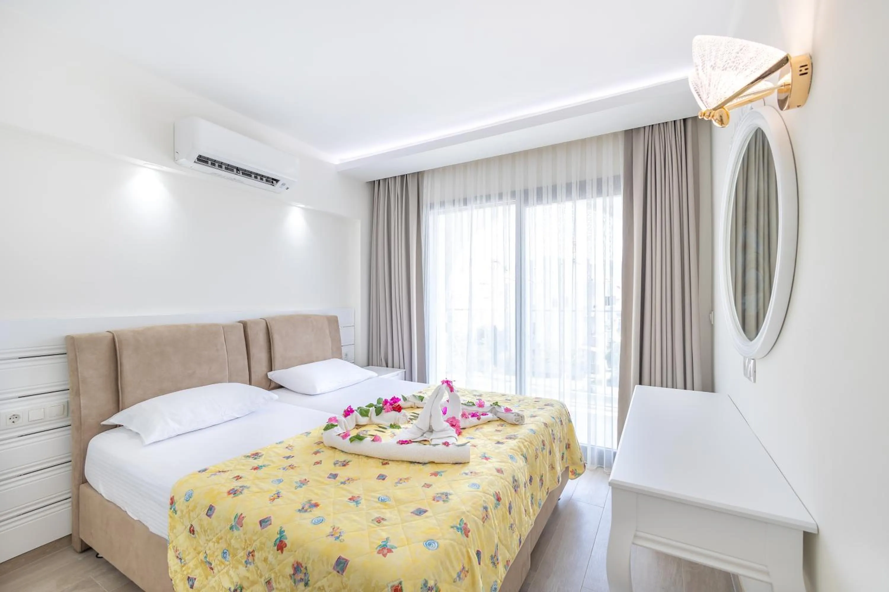 Bedroom, Bed in Princess Kinli Suites Hotel