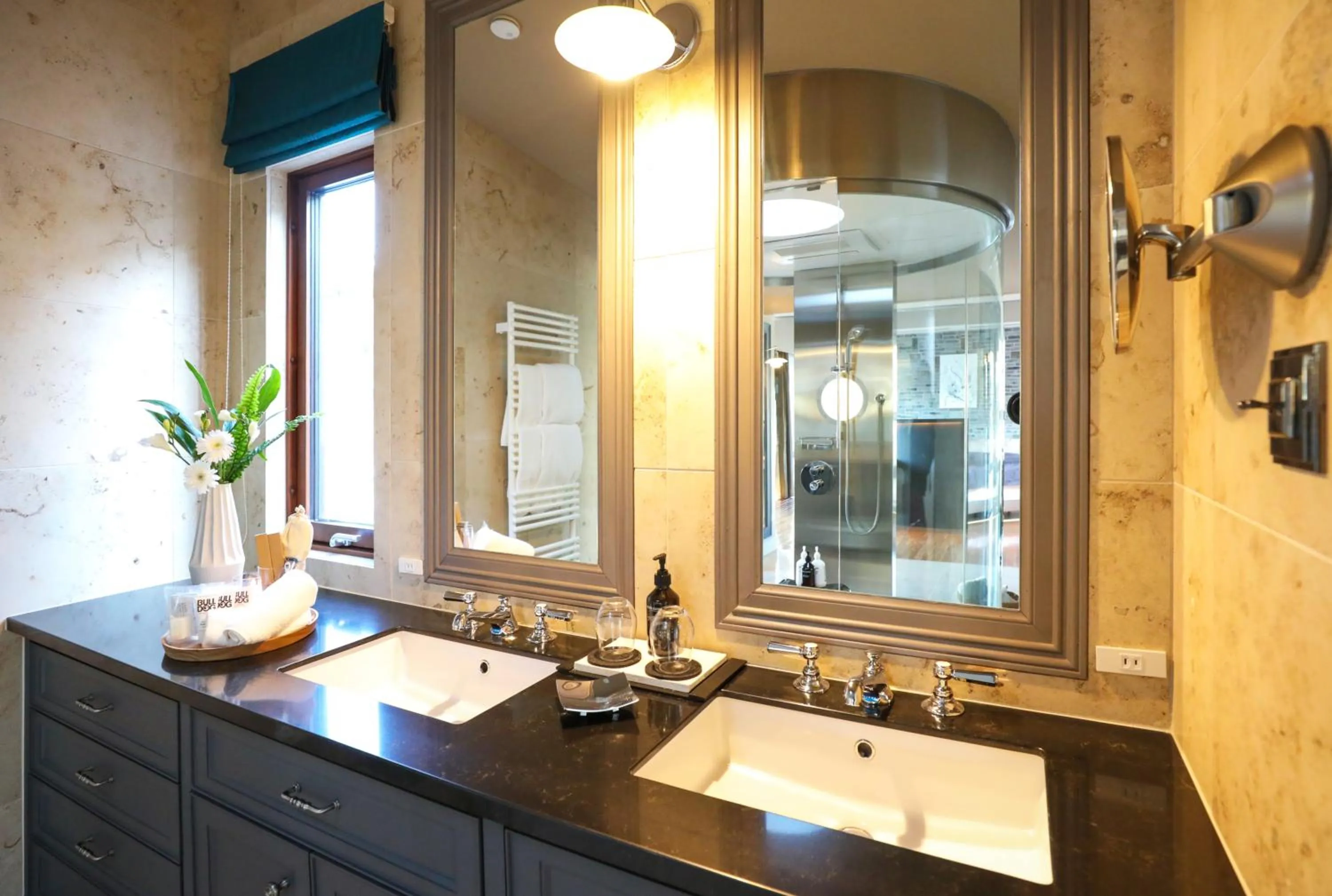 Shower in PETALS TOKYO - Floating Hotel