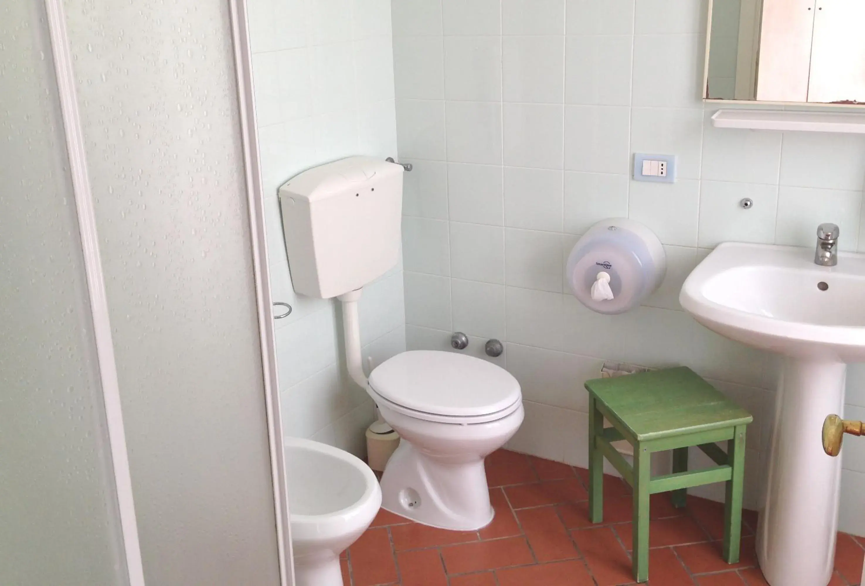 Quadruple Room with Private Bathroom in Ospitalia del Mare Hostel Quadruple Room with Private Bathroom in Ospitalia del Mare Hostel