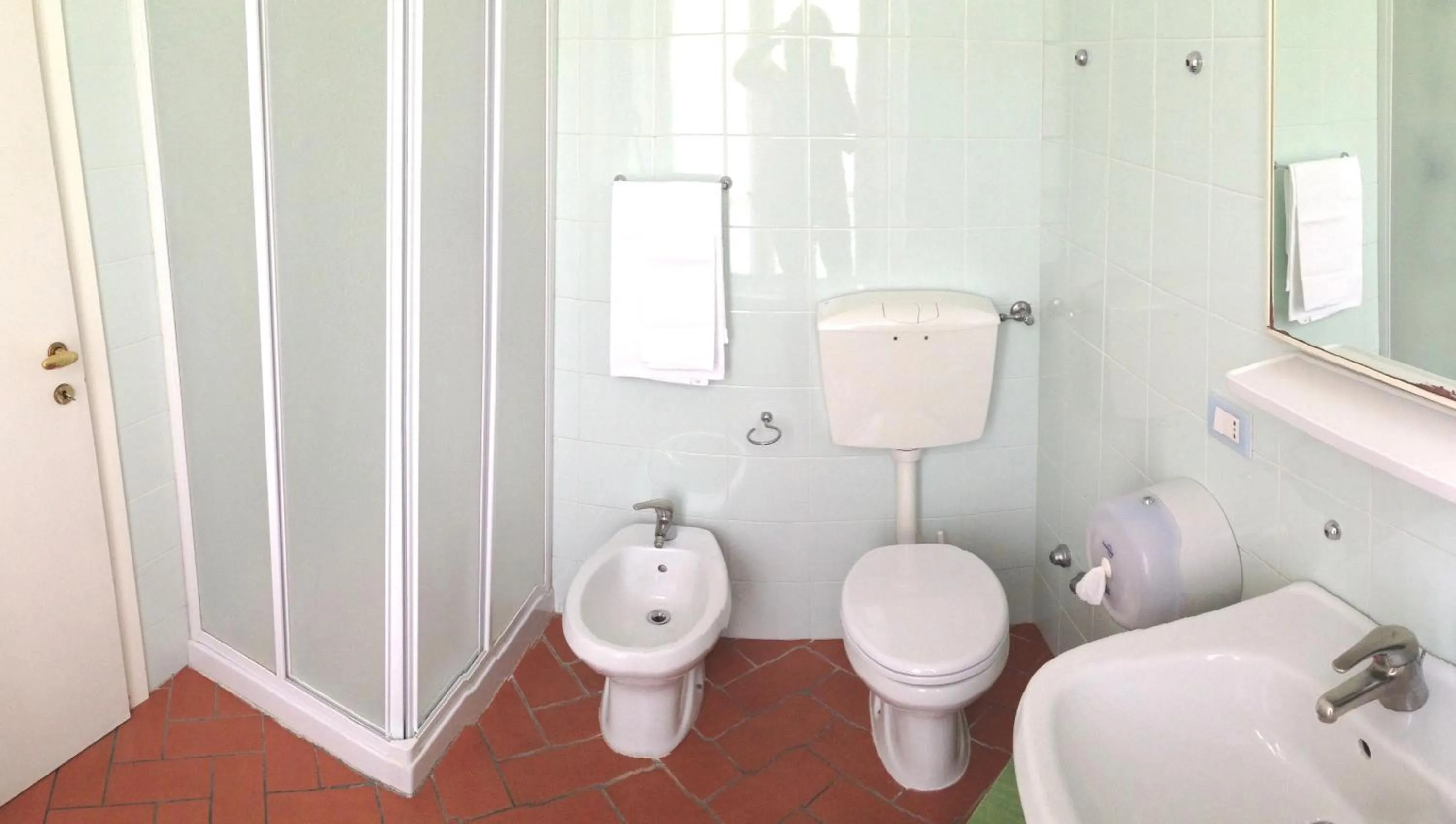 Bathroom in Ospitalia del Mare Hostel