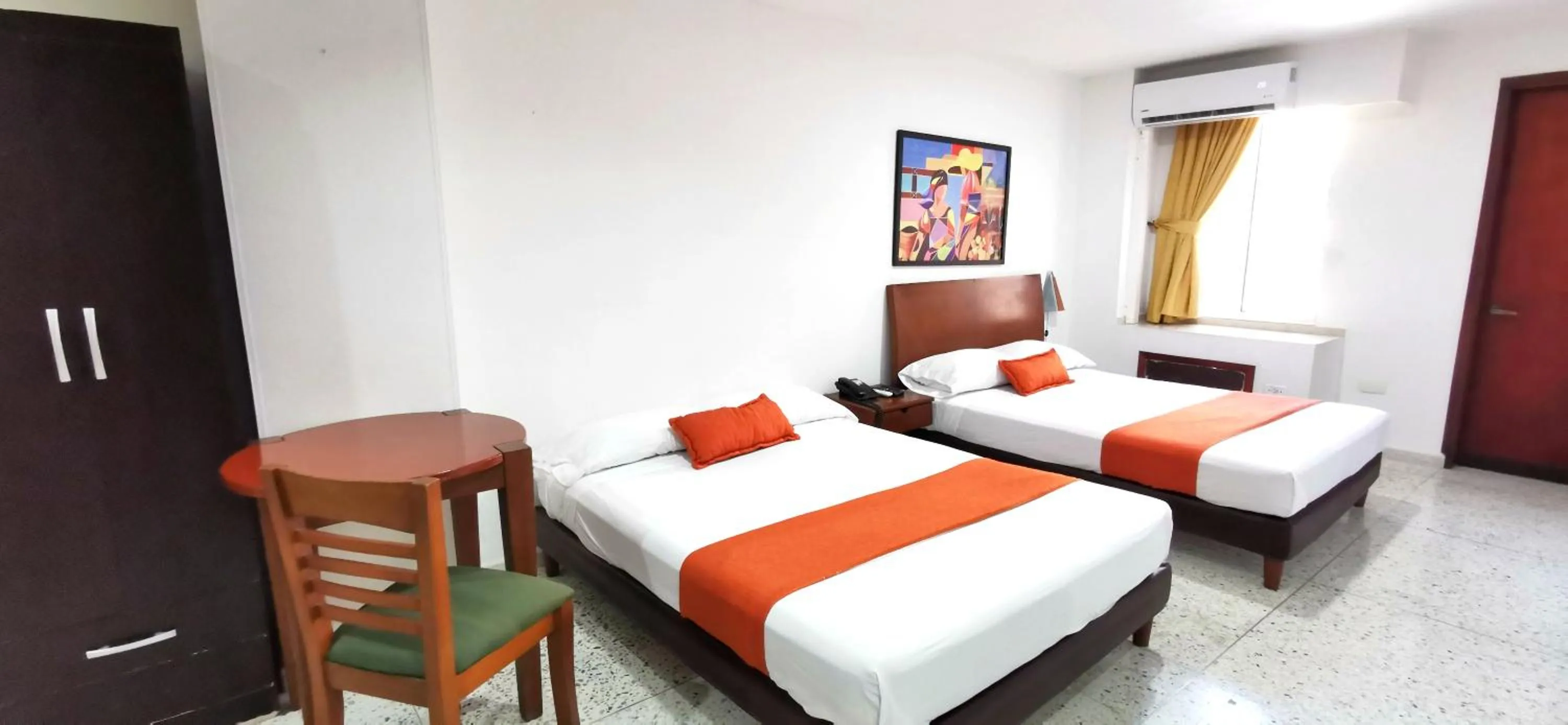 Bed in Hotel Torre del Prado