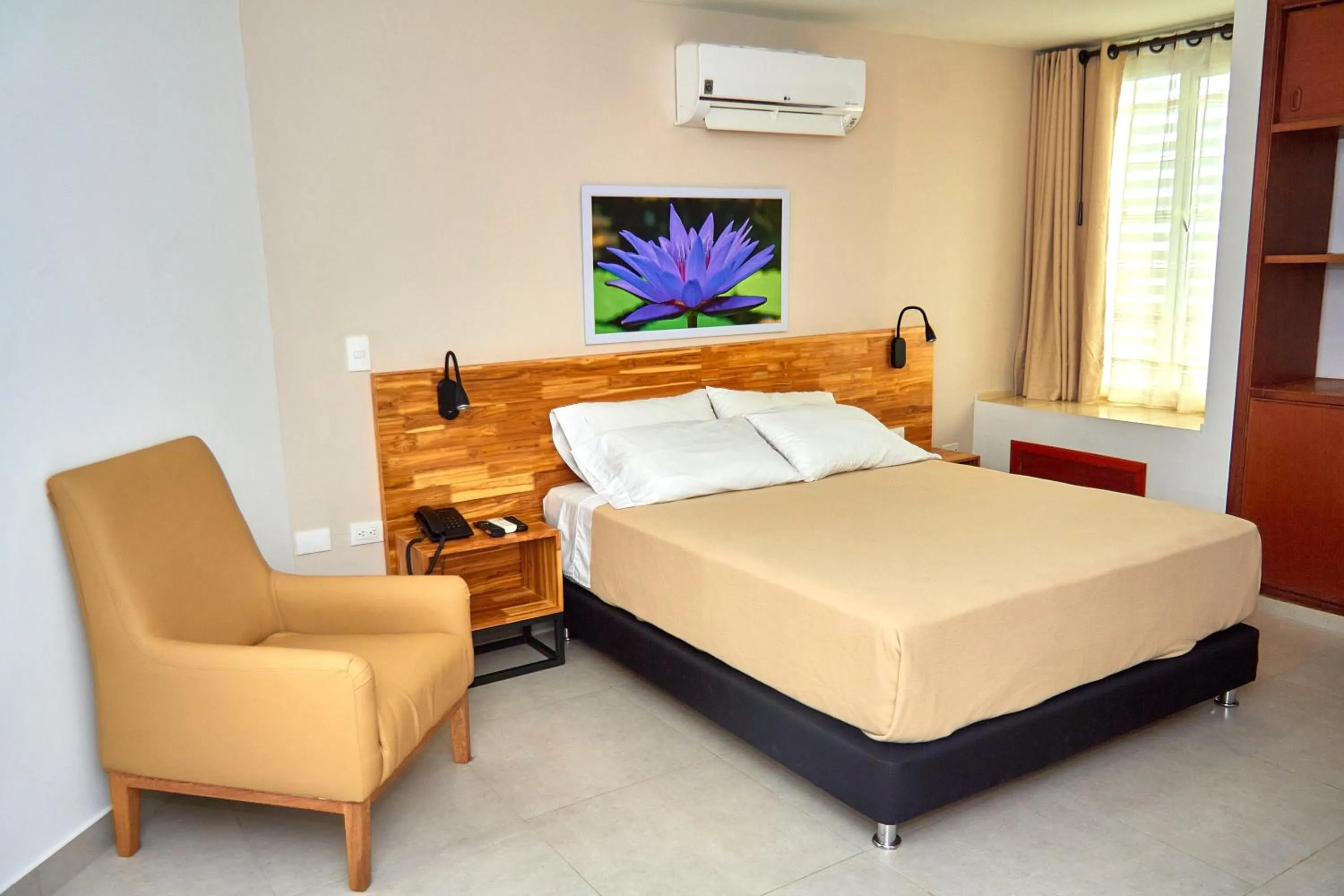 Bed in Hotel Torre del Prado