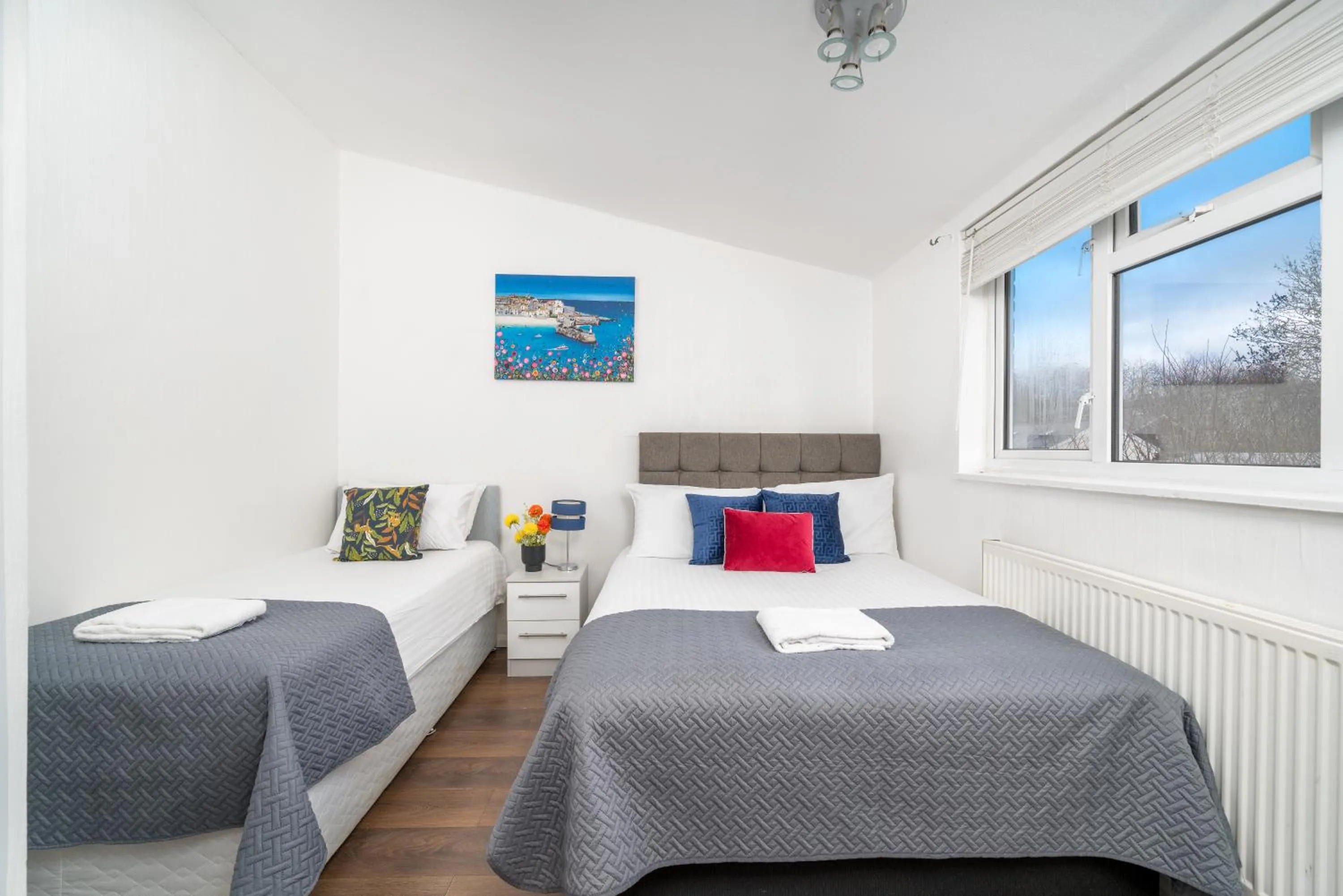 Bedroom, Bed in Skyvillion-STEVENAGE Amazing 3Bed House, Garden, Free Off Street Parking for 2 Cars, WiFi