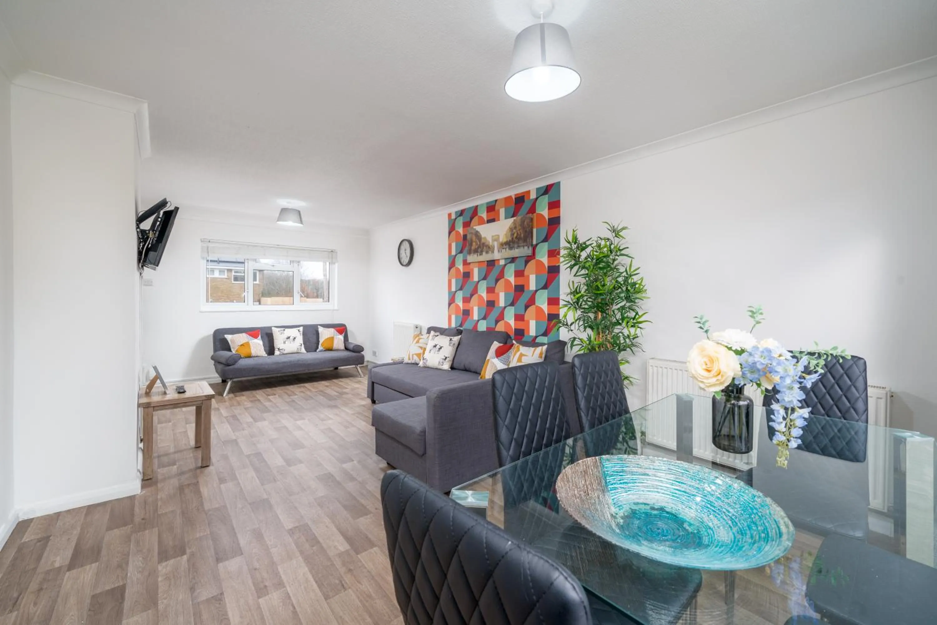 Living room in Skyvillion-STEVENAGE Amazing 3Bed House, Garden, Free Off Street Parking for 2 Cars, WiFi