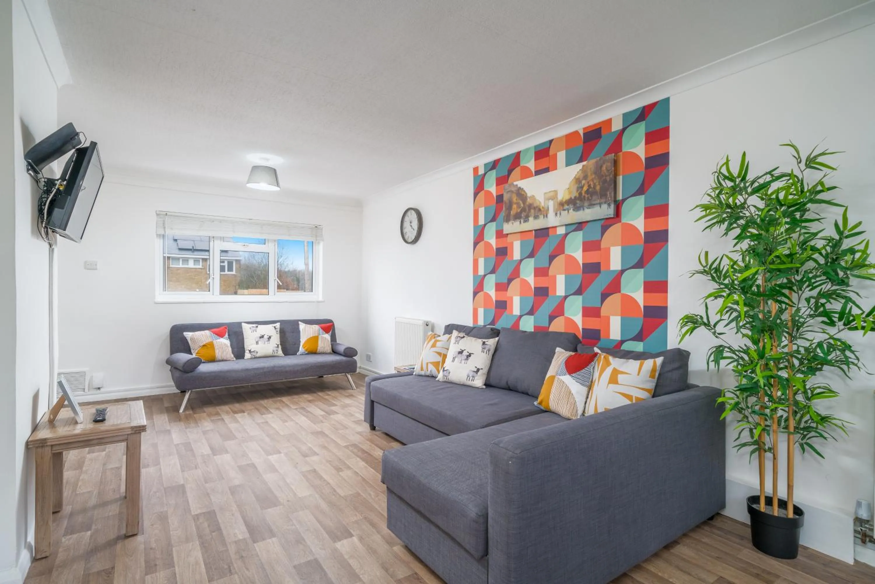 Living room in Skyvillion-STEVENAGE Amazing 3Bed House, Garden, Free Off Street Parking for 2 Cars, WiFi