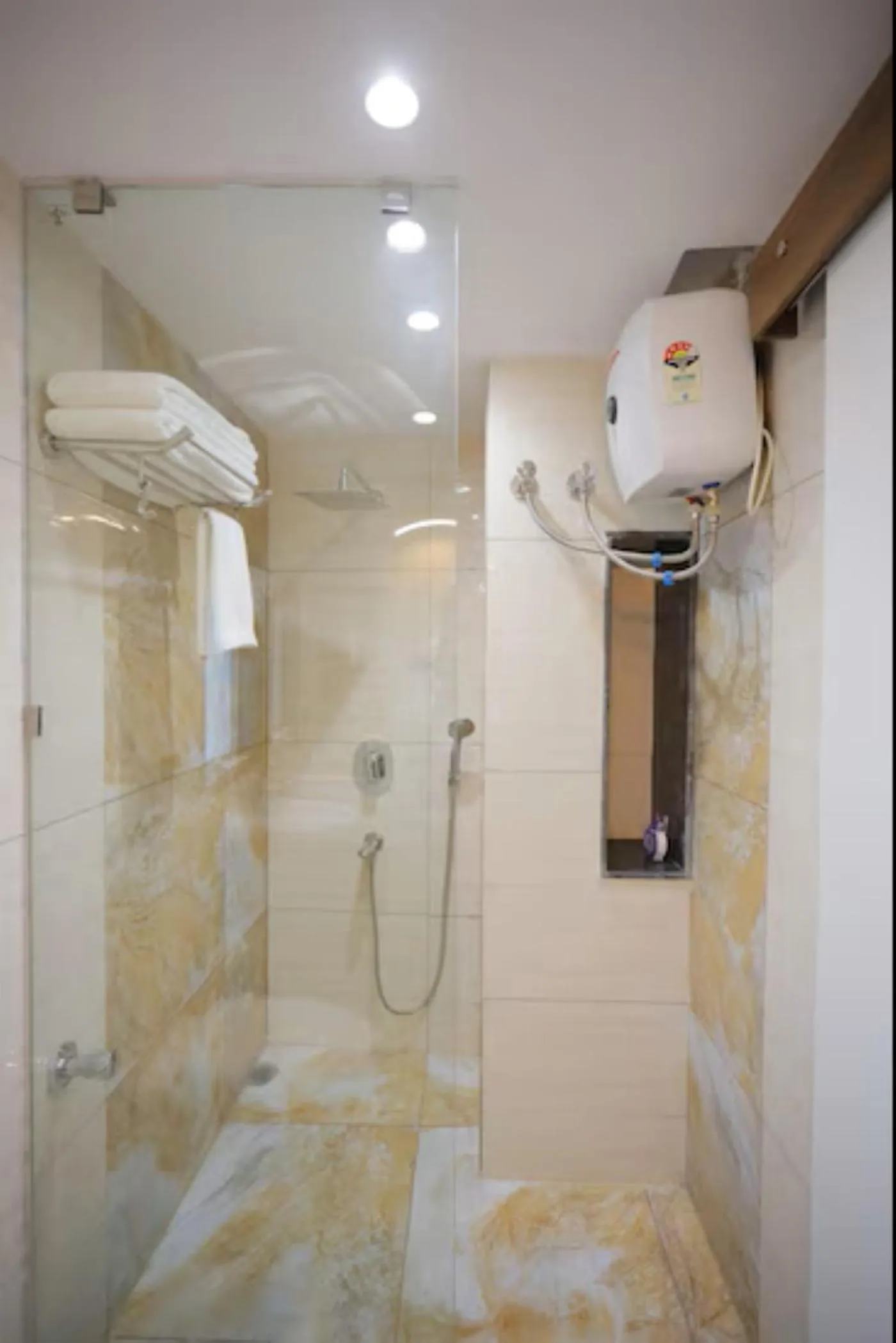 Toilet in The Avenue Hotel Ballygunge