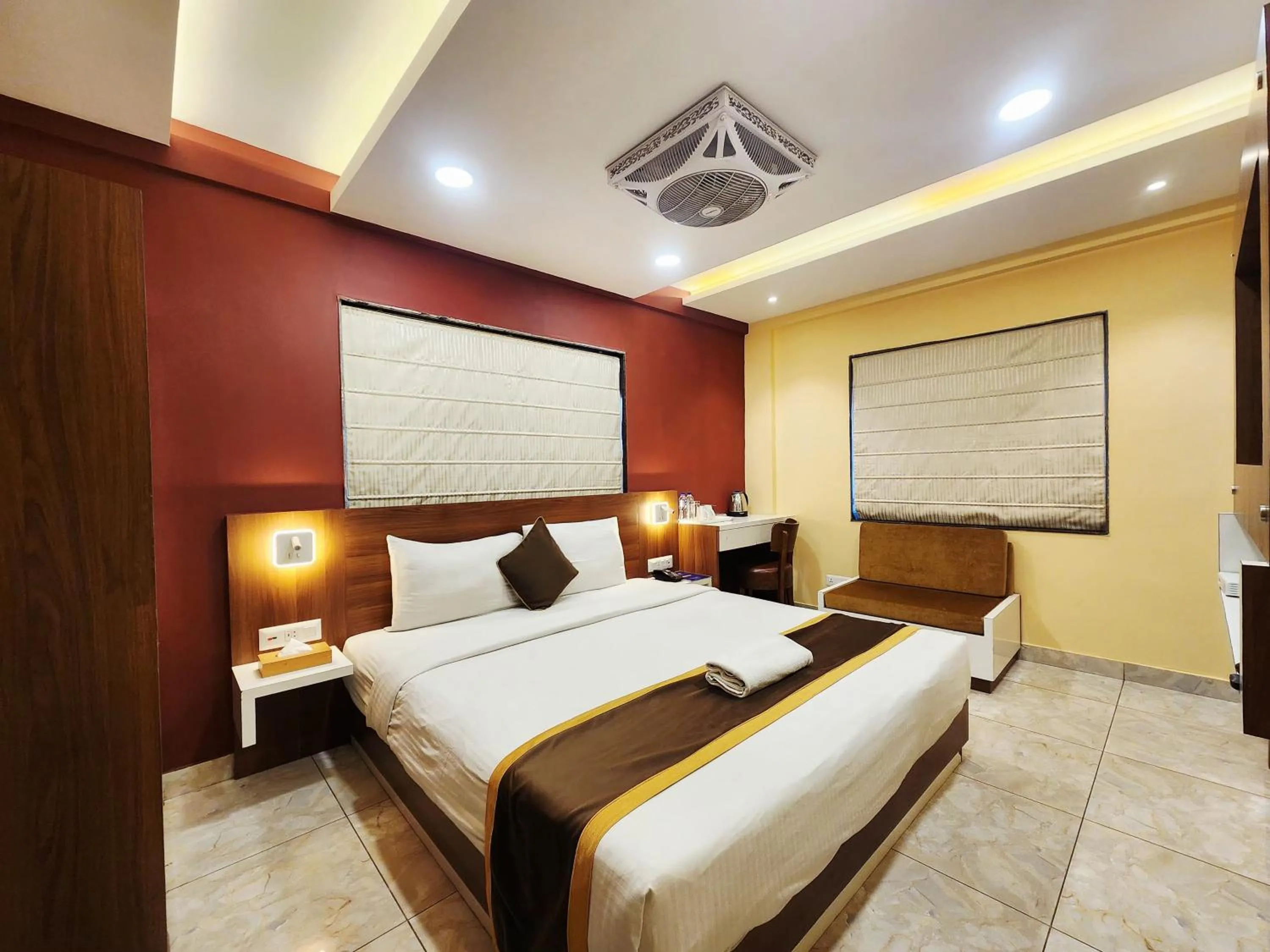 Bedroom, Bed in The Avenue Hotel Ballygunge