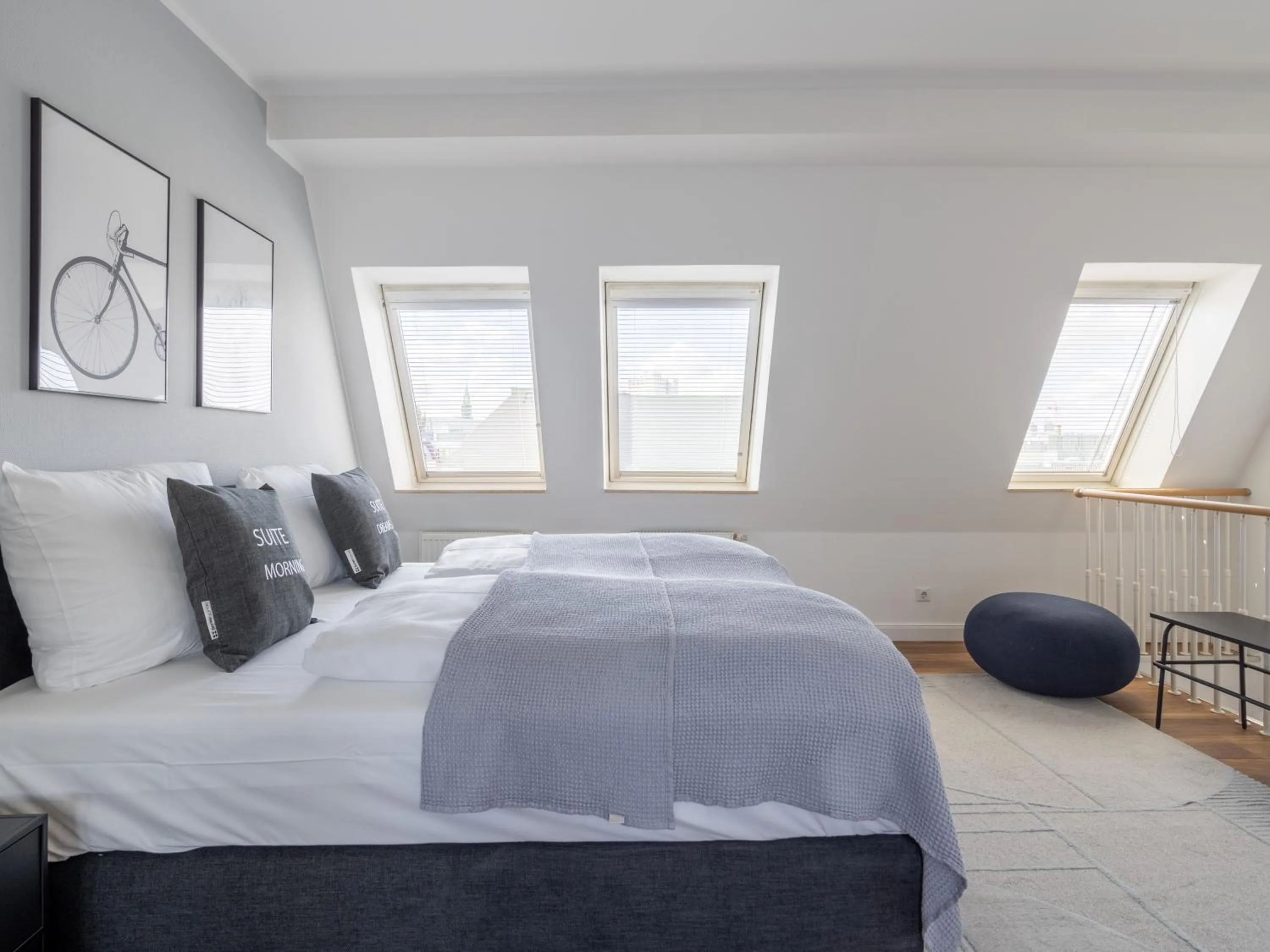 Bed in Flower's Berlin by Limehome - Digital Access