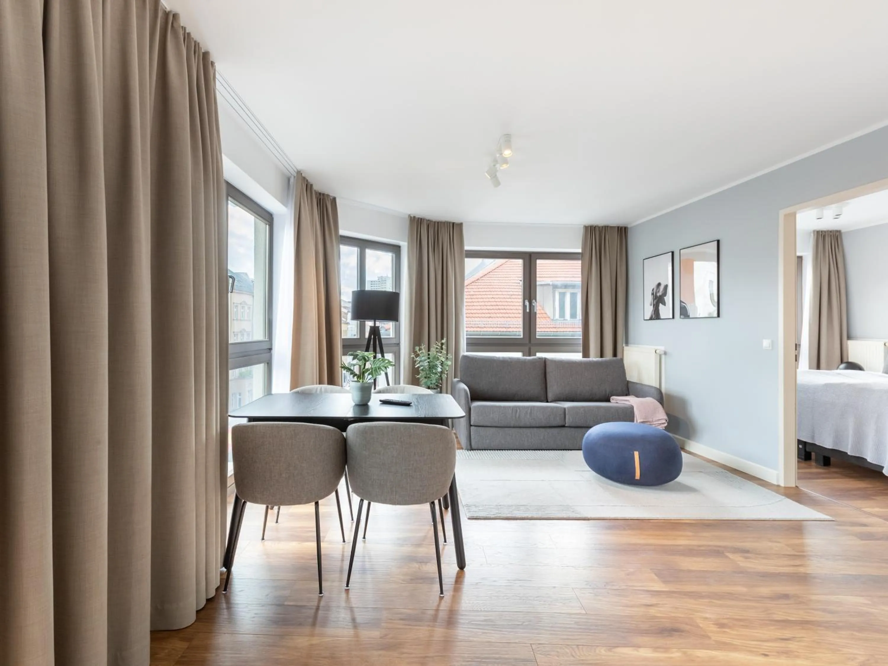 Living room, Bed in Flower's Berlin by Limehome - Digital Access