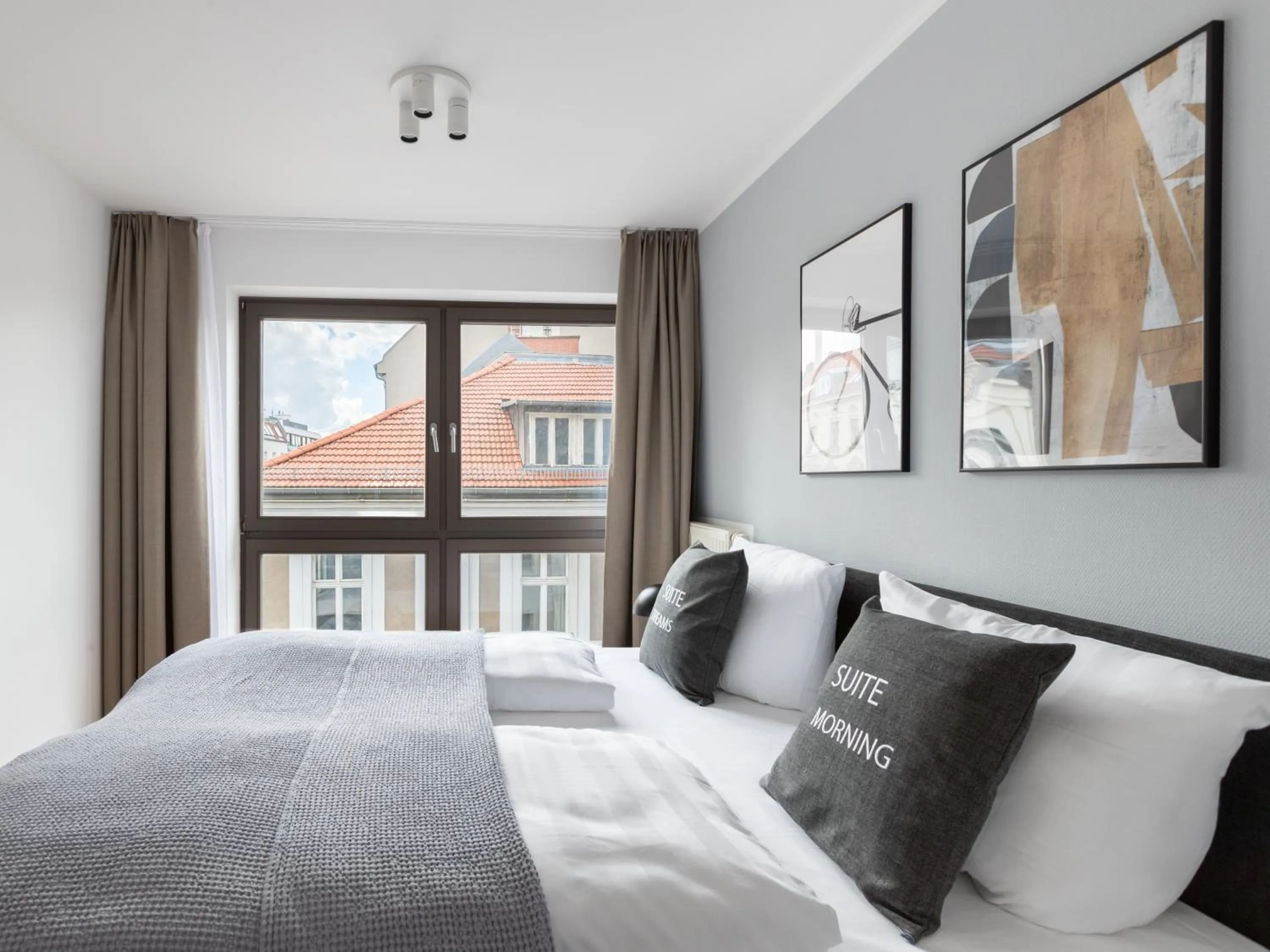 Bed in Flower's Berlin by Limehome - Digital Access