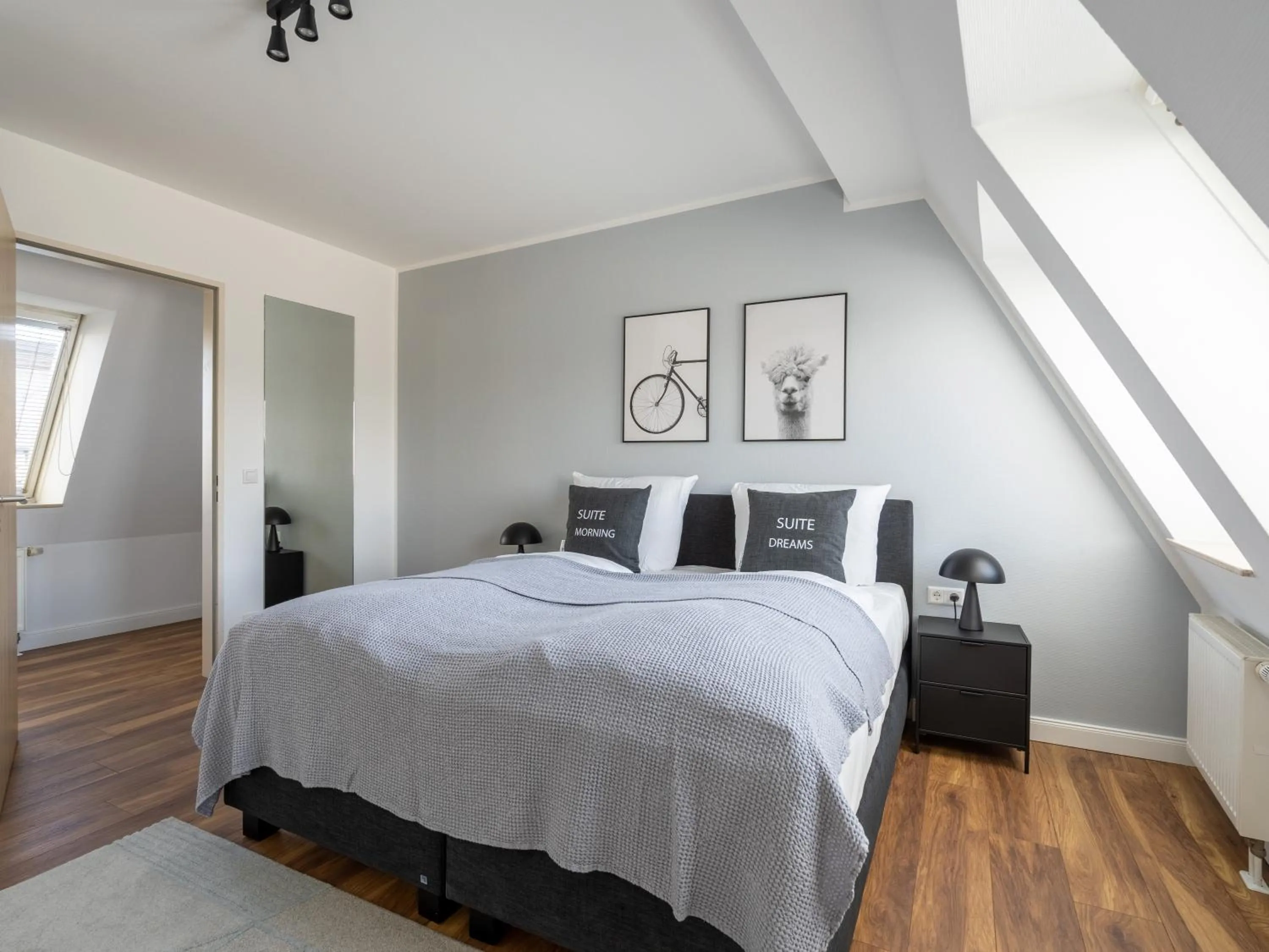 Bed in Flower's Berlin by Limehome - Digital Access