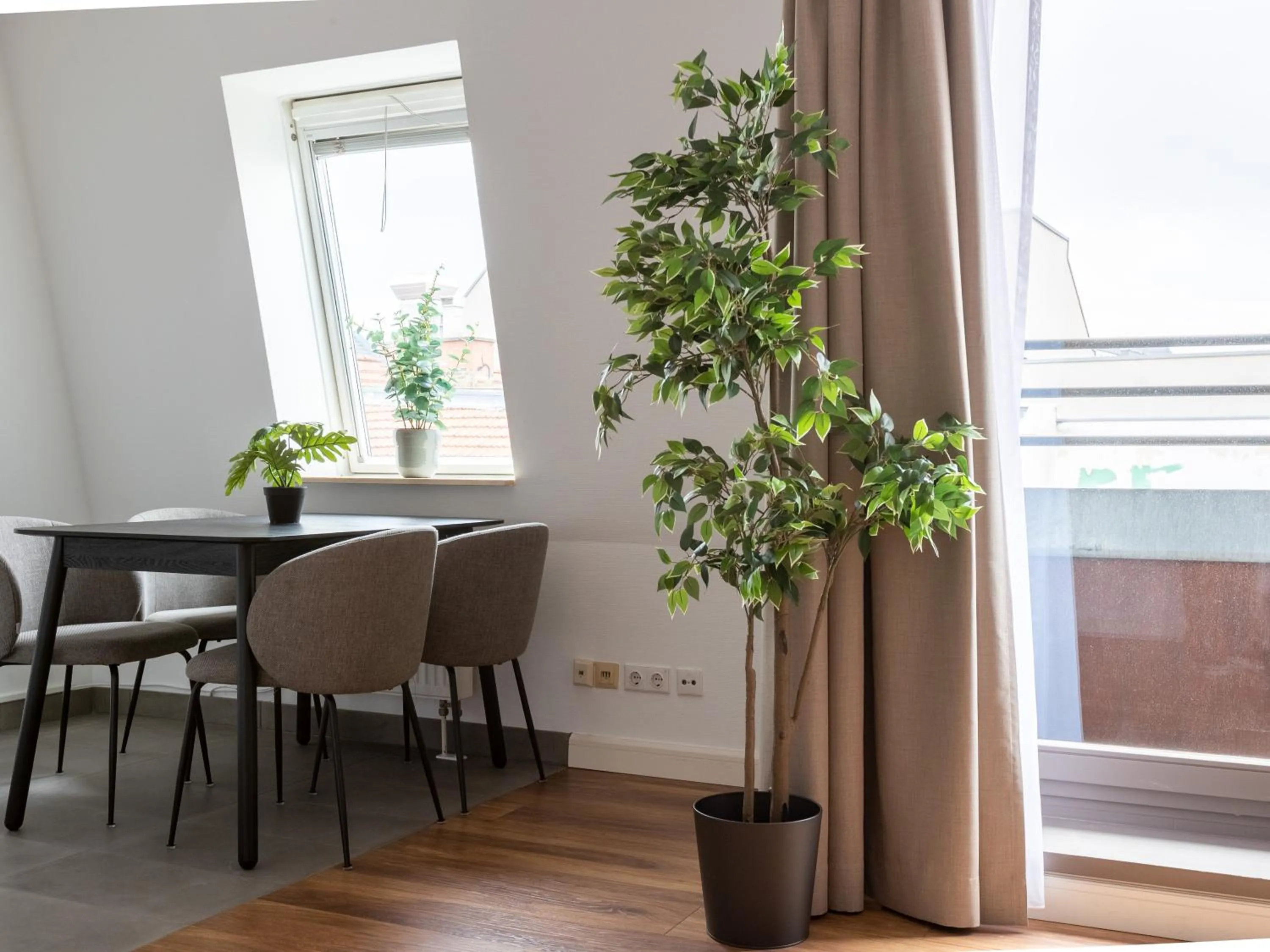 Seating area in Flower's Berlin by Limehome - Digital Access