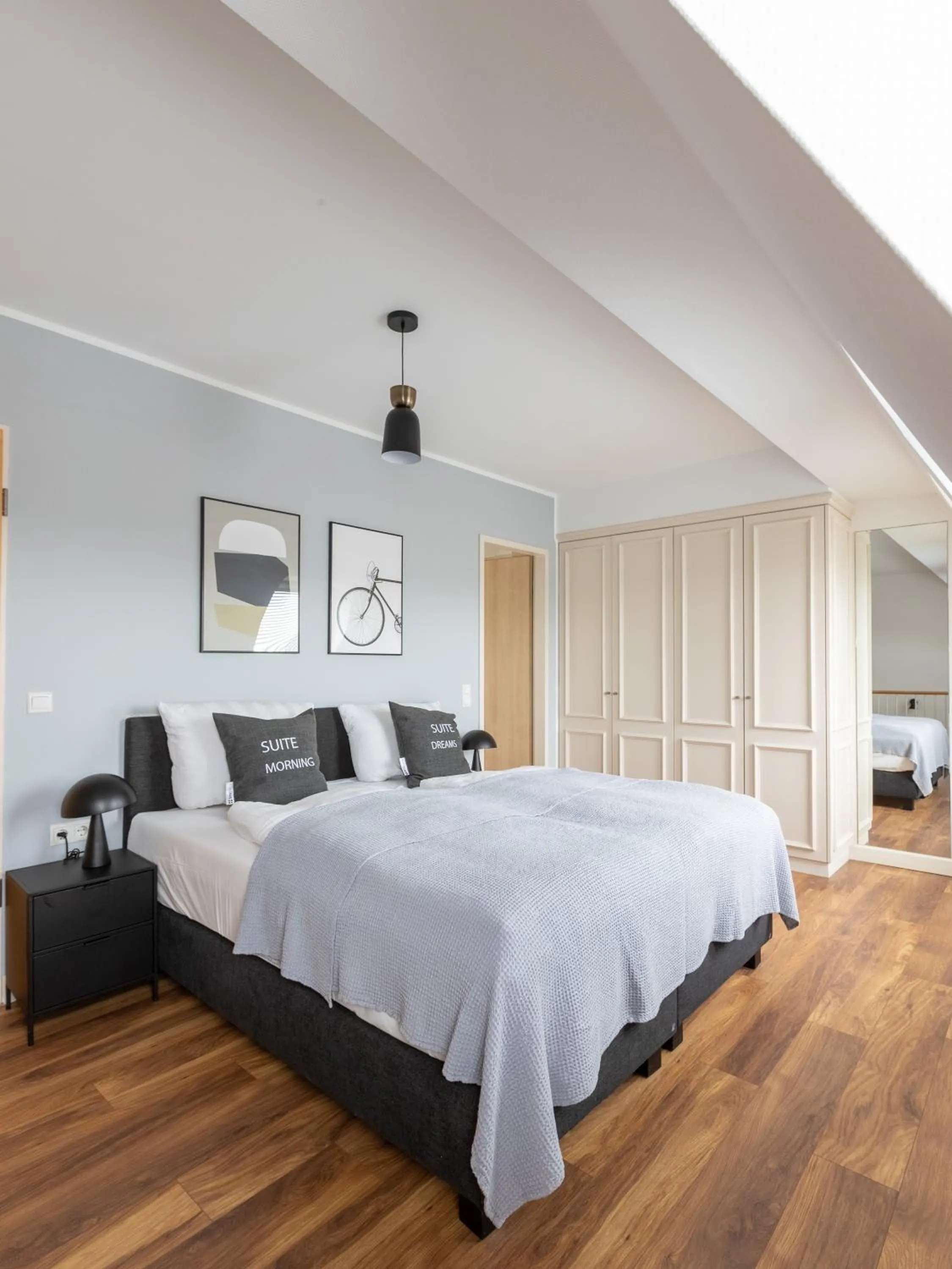 Bed in Flower's Berlin by Limehome - Digital Access