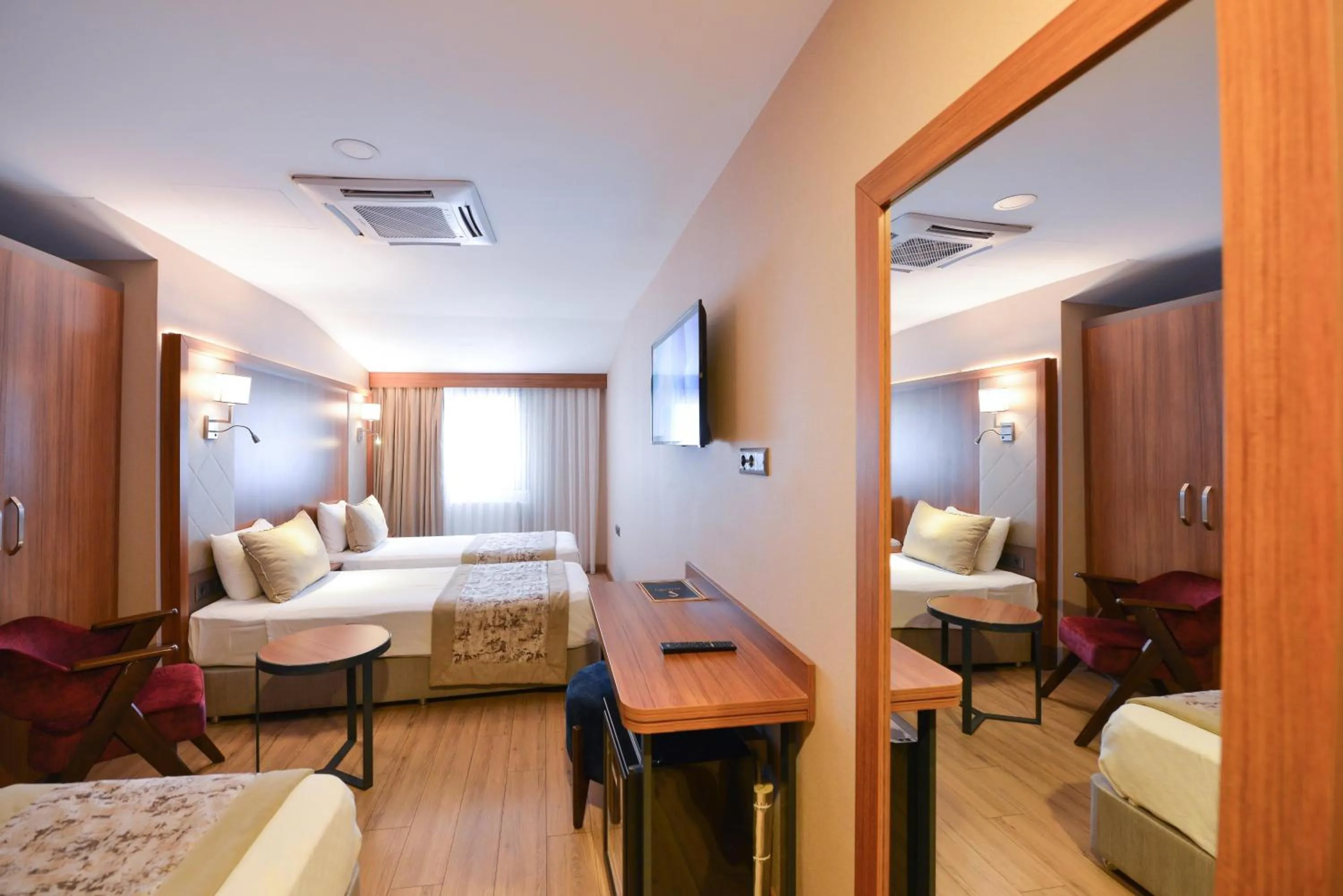 Communal lounge/ TV room, Bed in İstport Hotels