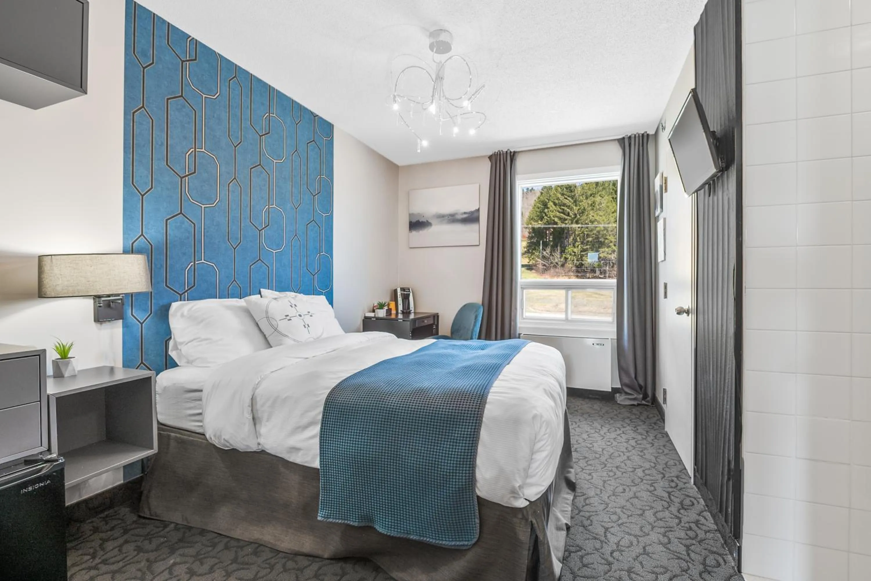 Photo of the whole room, Bed in Manoir Lac-Etchemin