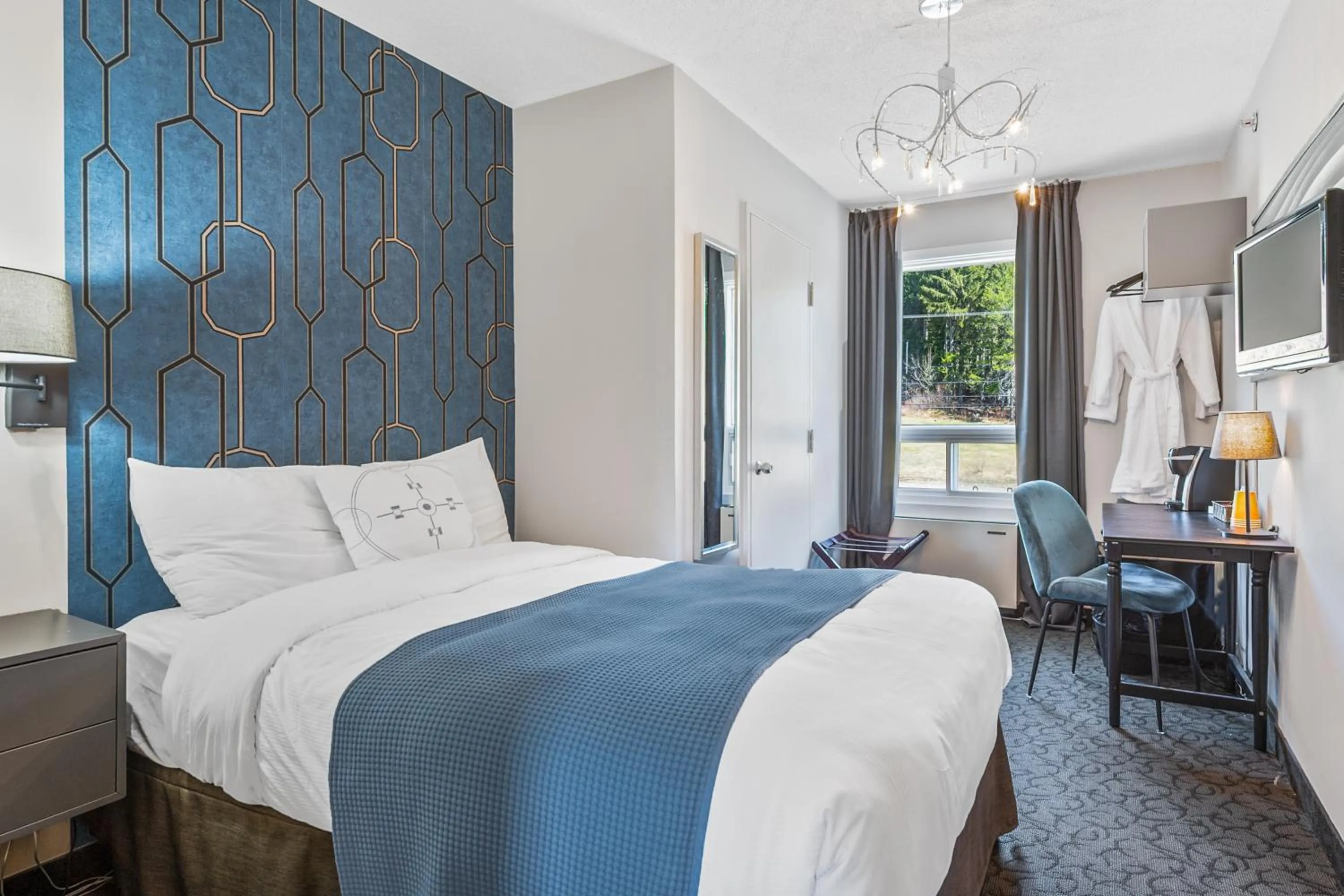 Photo of the whole room, Bed in Manoir Lac-Etchemin