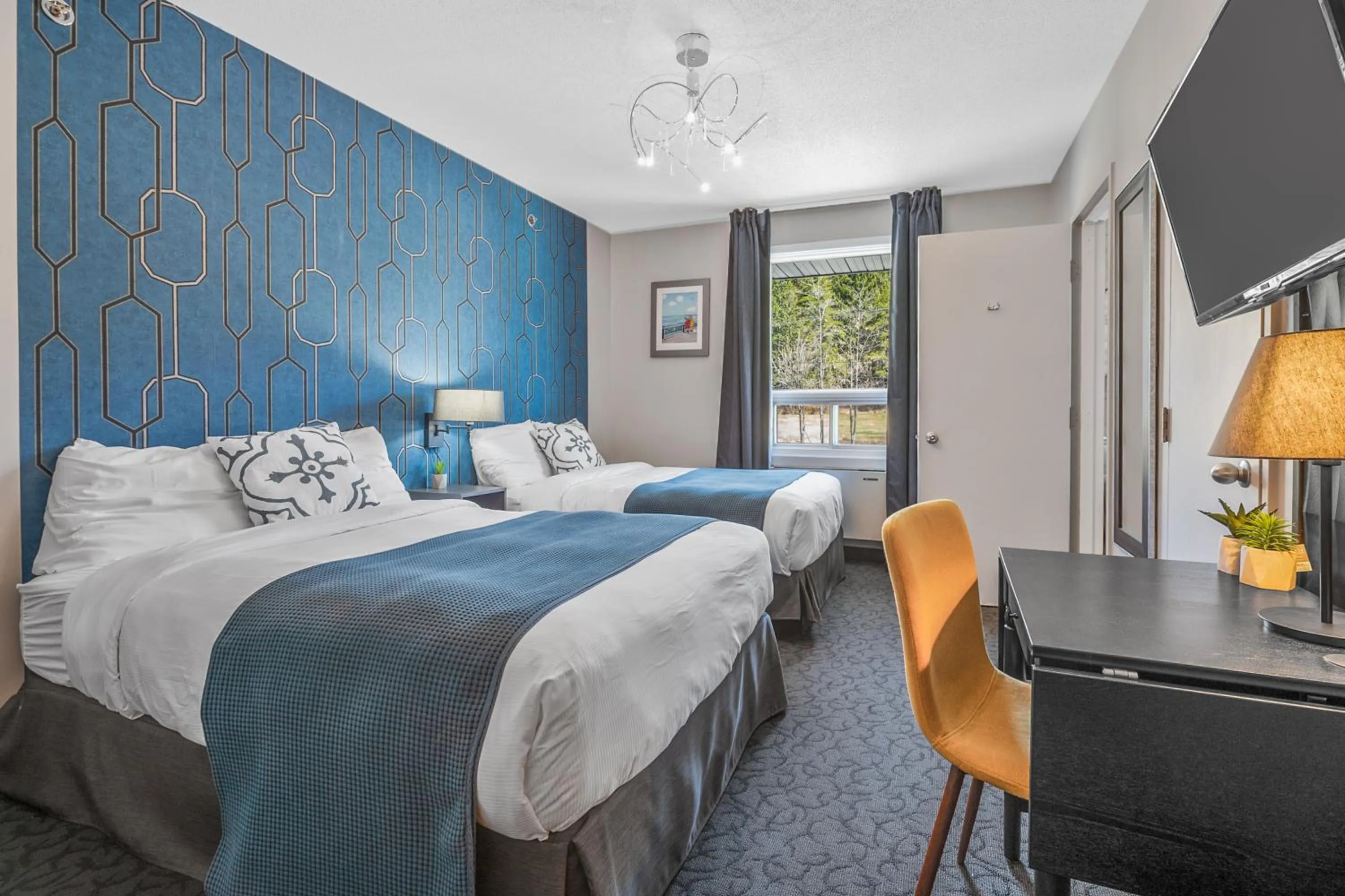 Photo of the whole room, Bed in Manoir Lac-Etchemin