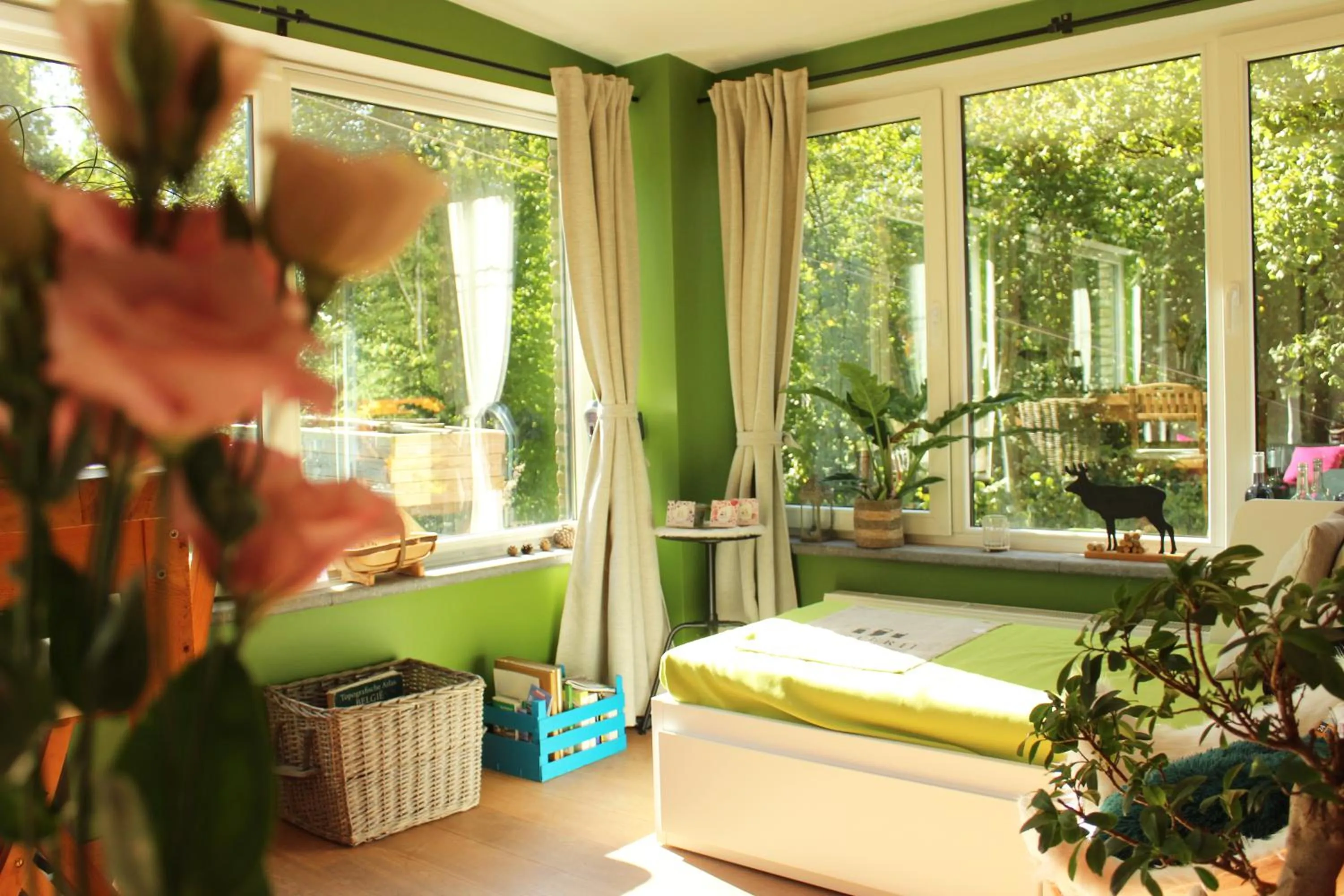 Living room, Bed in Chez Madame Irma