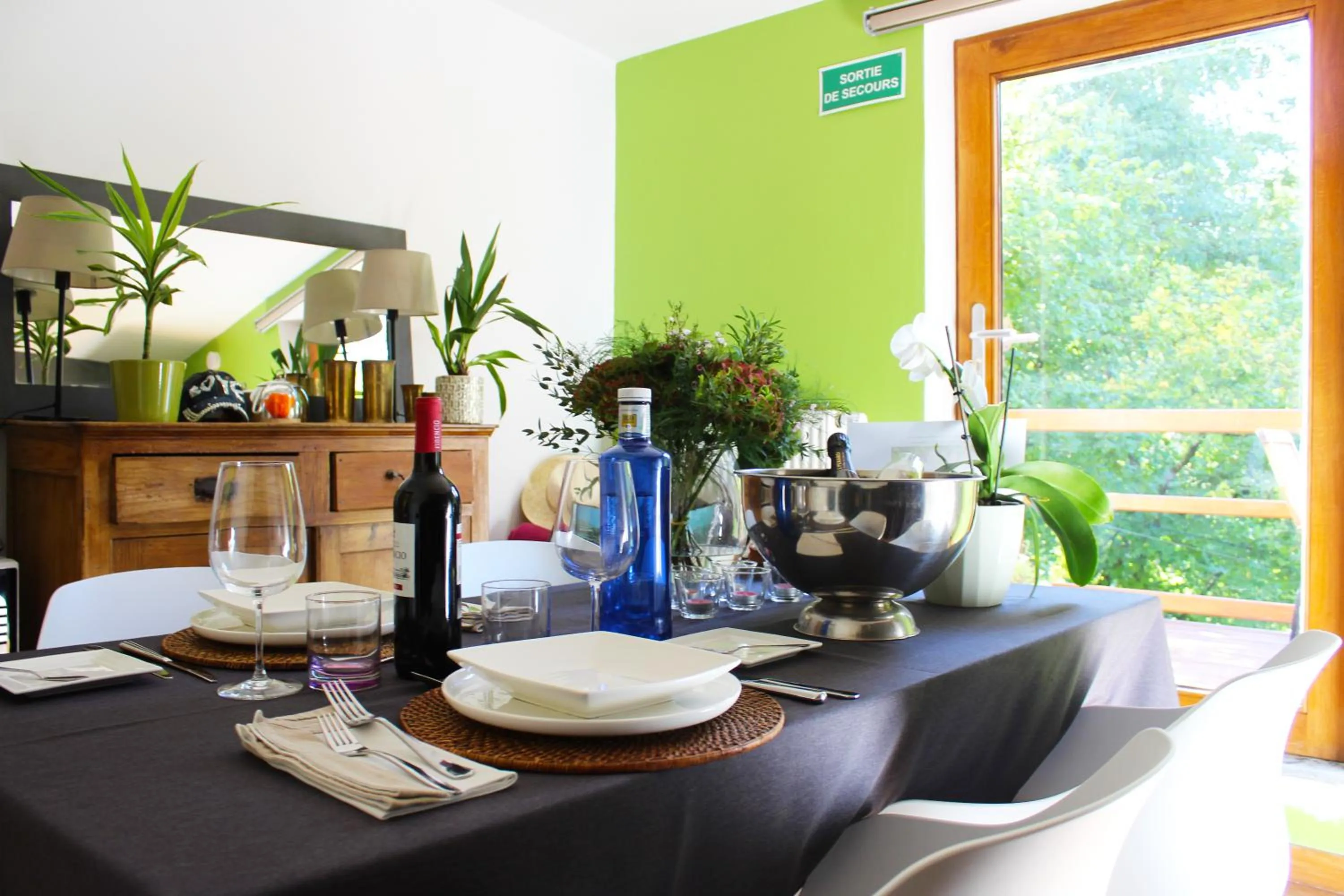 Dining area in Chez Madame Irma
