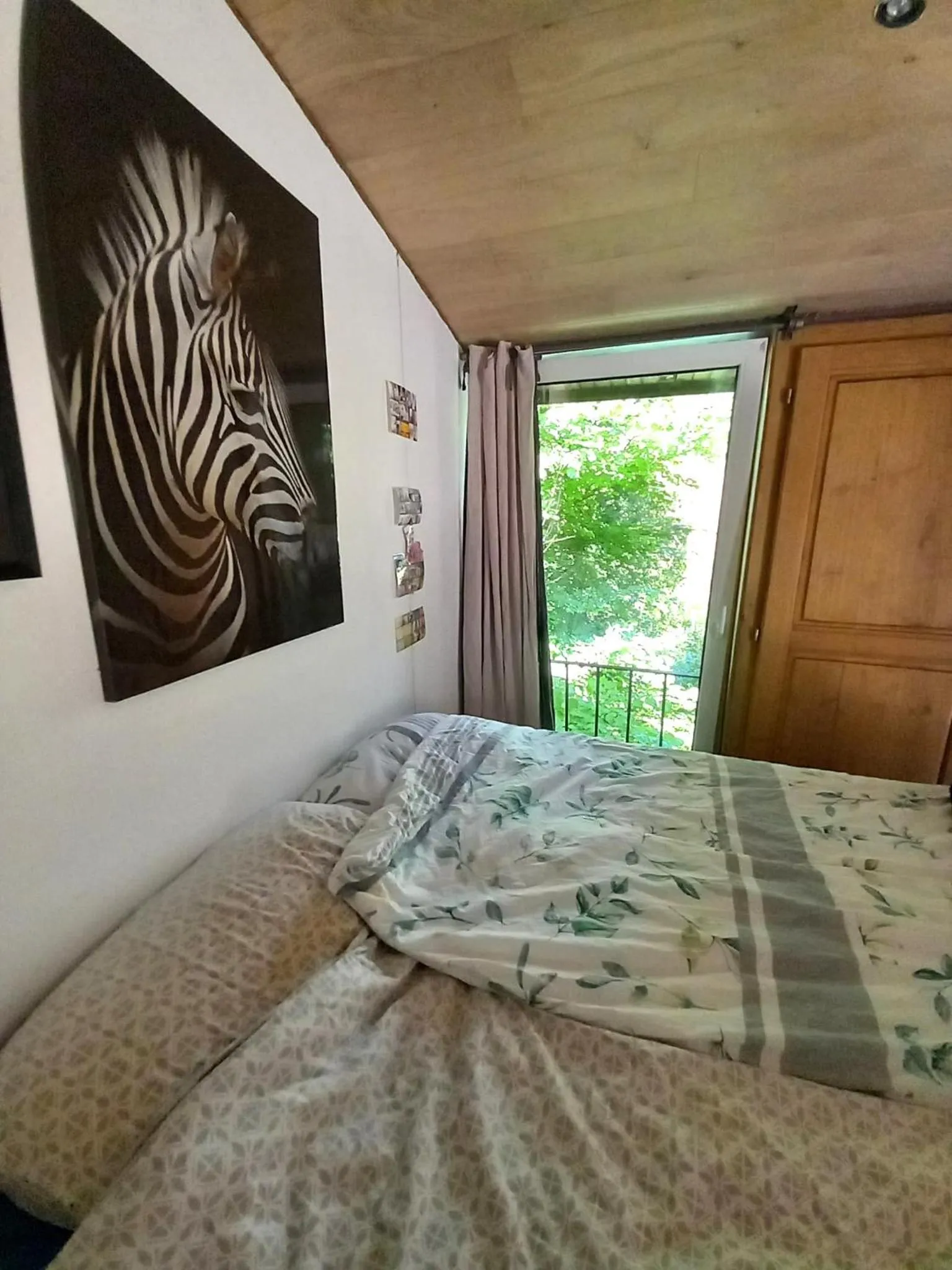 Bed in Chez Madame Irma