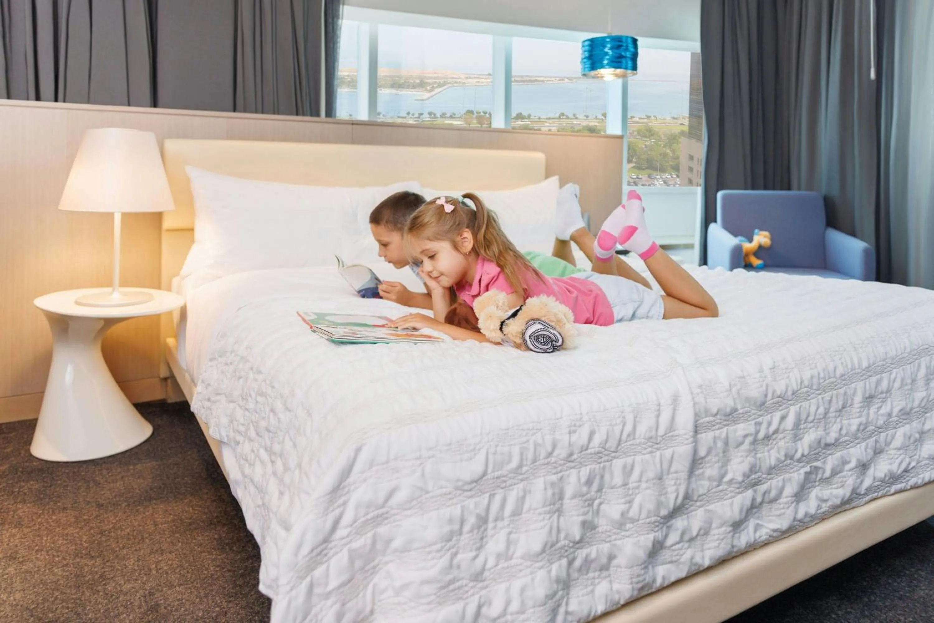 Photo of the whole room, Bed in Le Royal Meridien Abu Dhabi