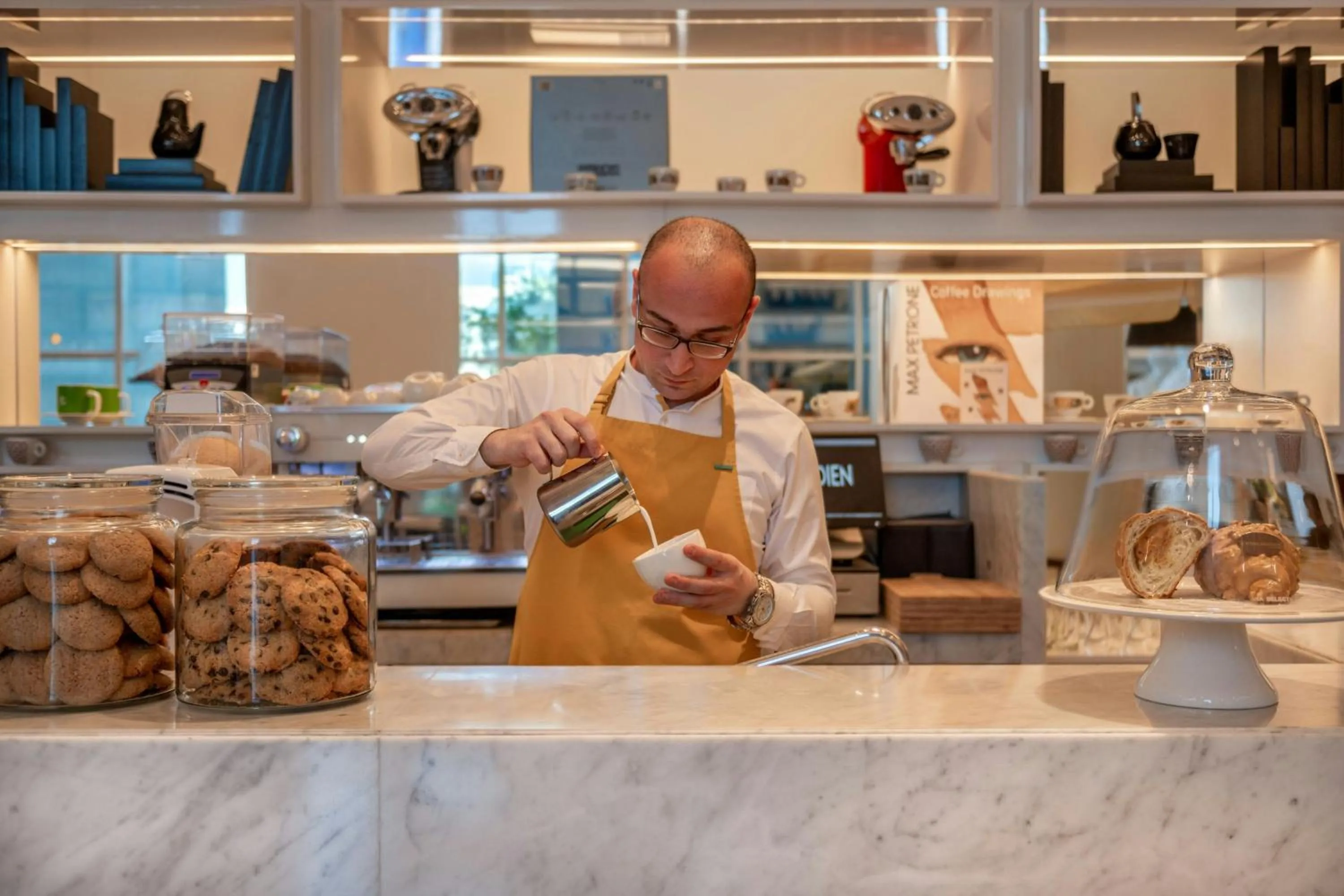 Lounge or bar in Le Royal Meridien Abu Dhabi