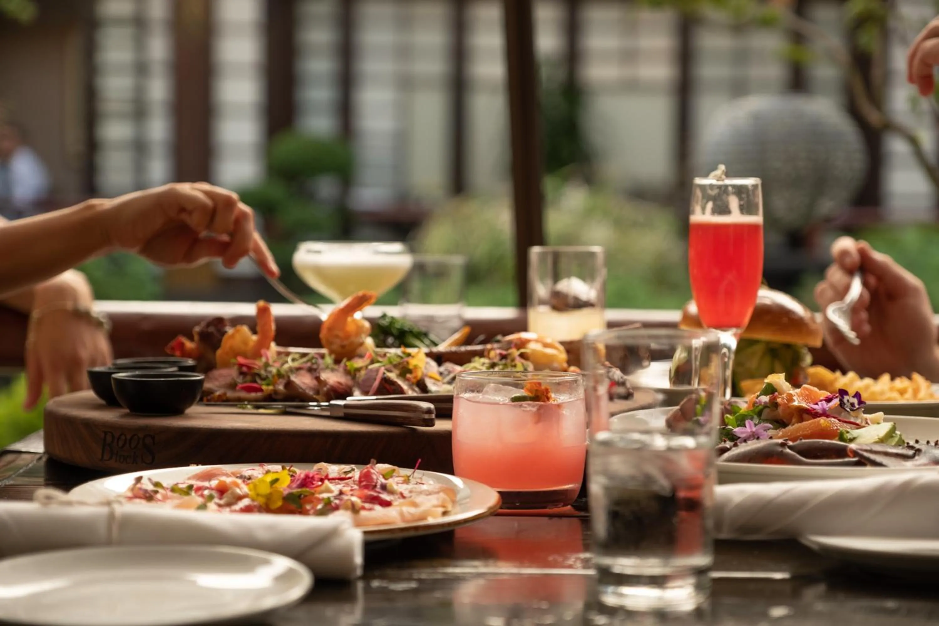 Restaurant/places to eat in Hollywood Hills Hotel