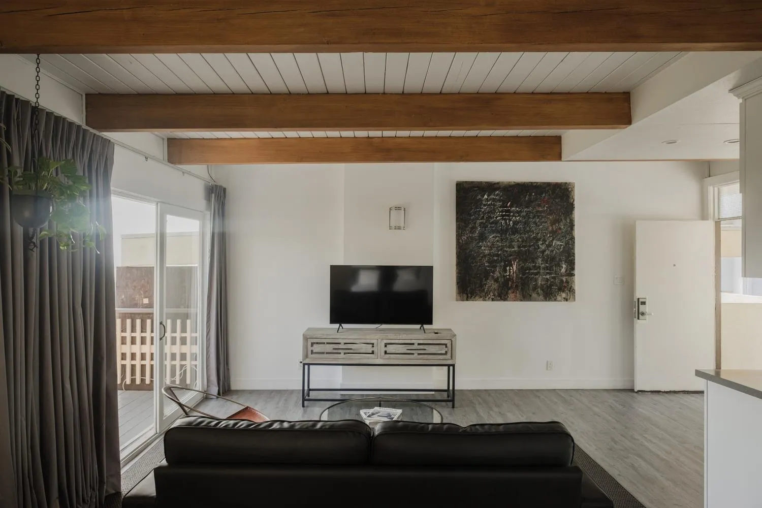 TV and multimedia in Hollywood Hills Hotel