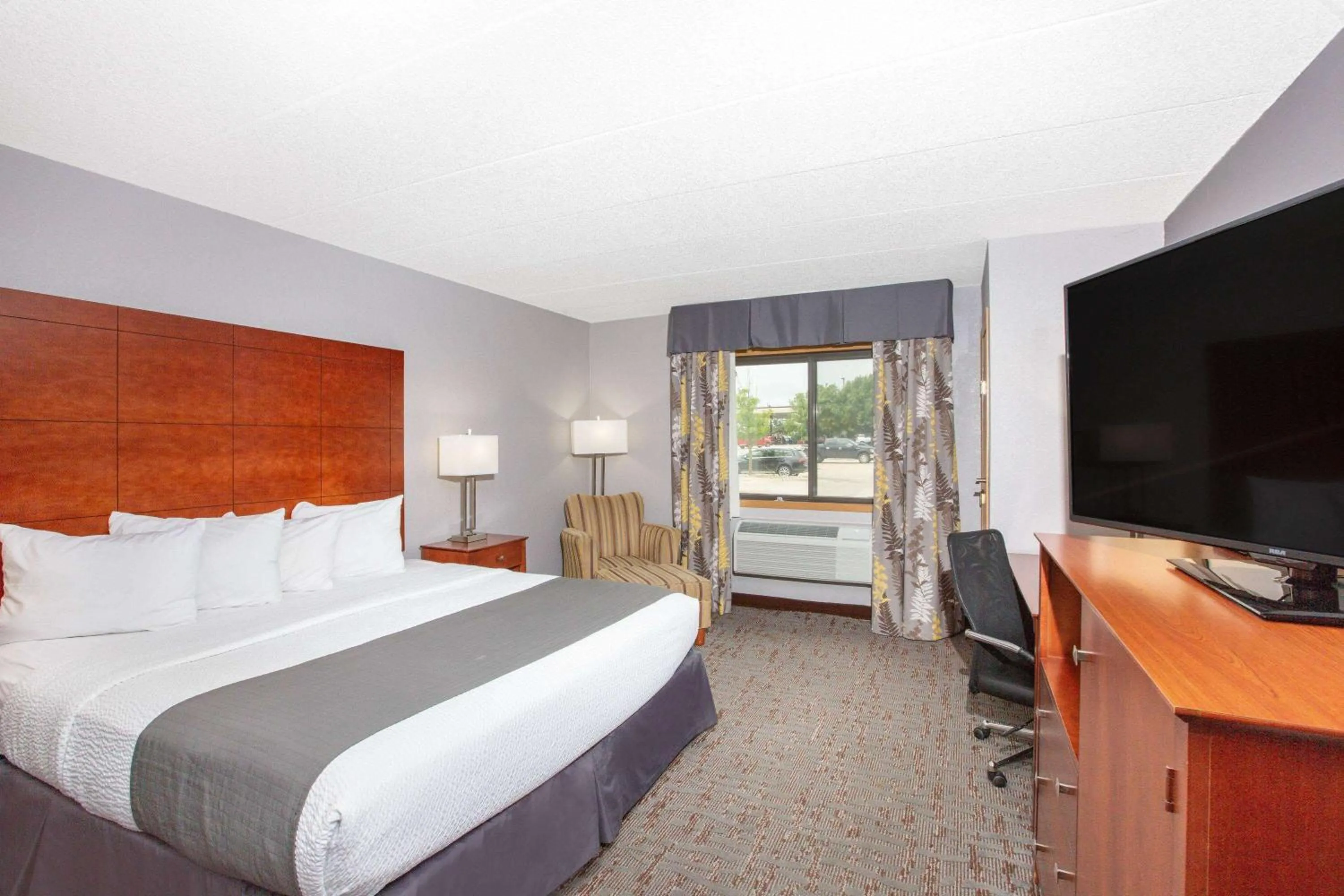 Photo of the whole room, Bed in AmericInn by Wyndham Ankeny/Des Moines